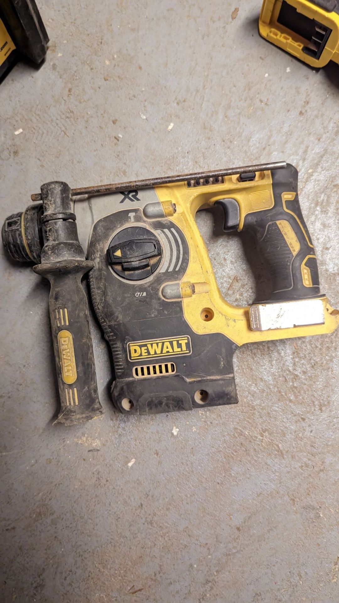 Dewalt cordless SDS drill, angle grinder and jigsaw - Bild 3 aus 5