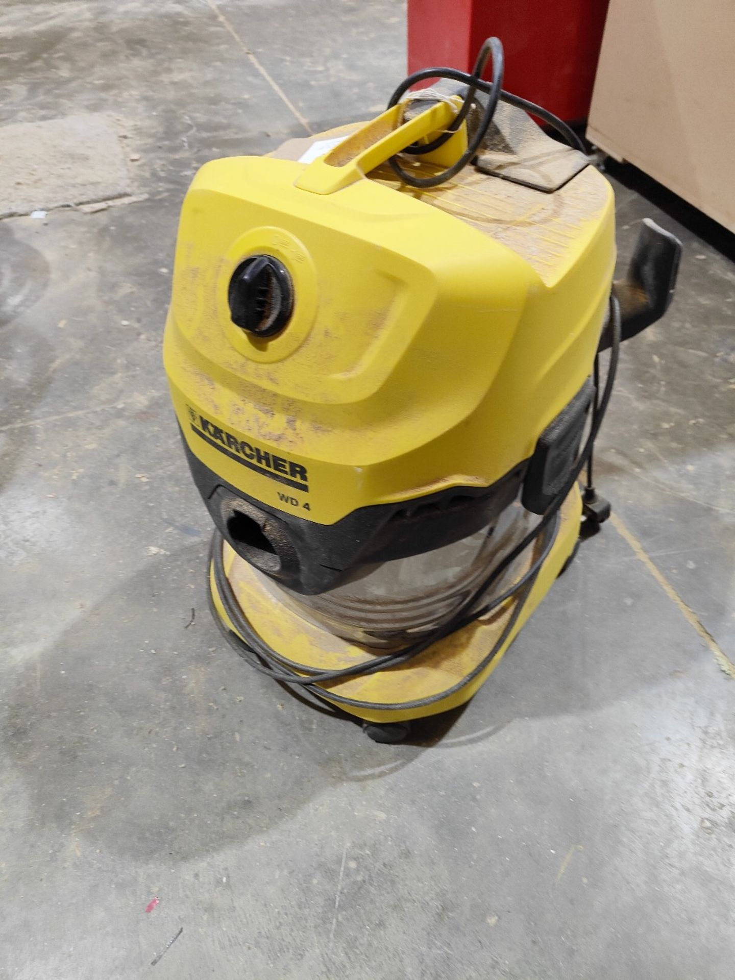 Karcher WD4 wet and dry vacuum cleaner - Image 2 of 3