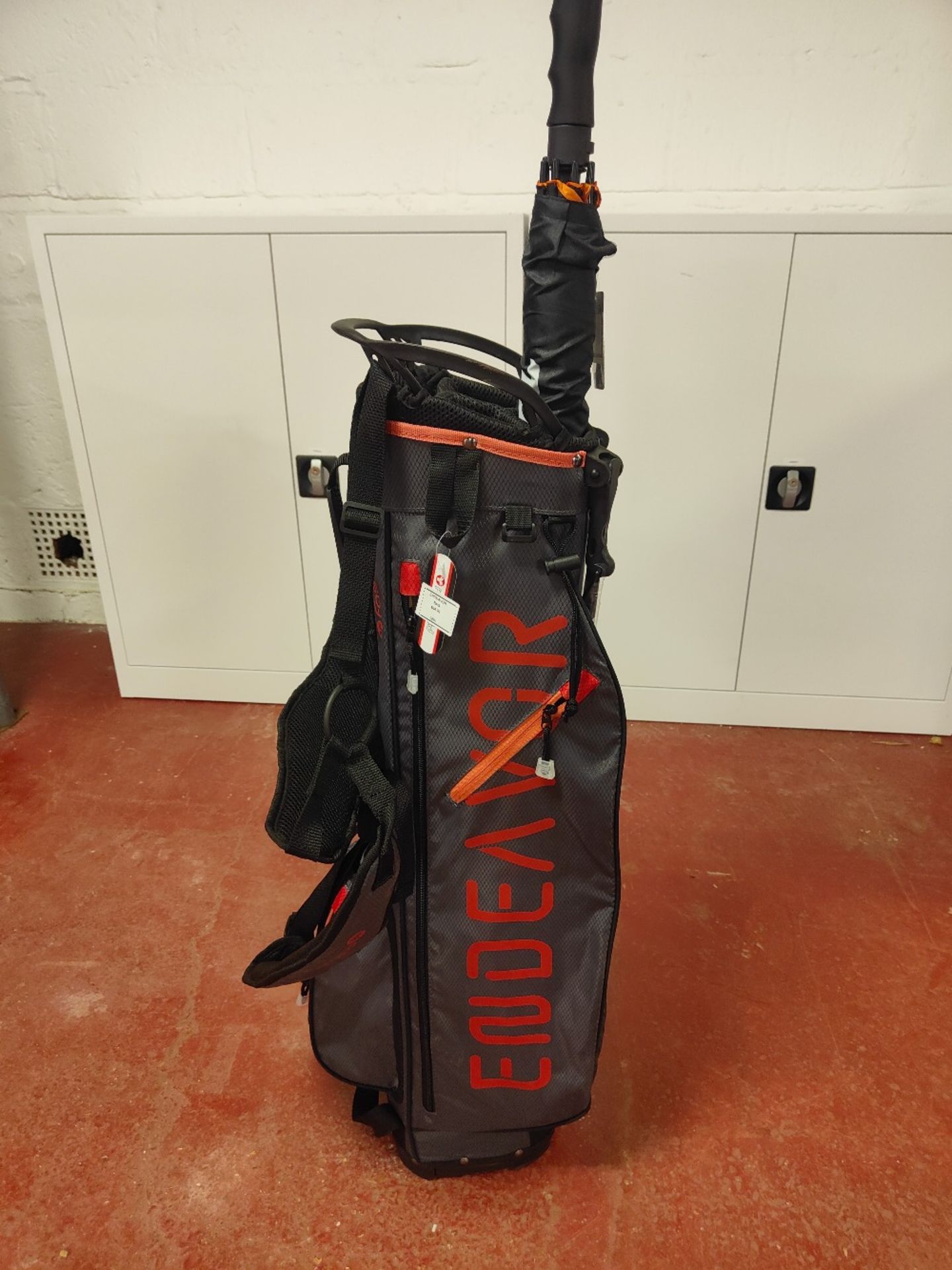 Fastfold Endeavor golf carry bag with Volvik umbrella - Image 3 of 3