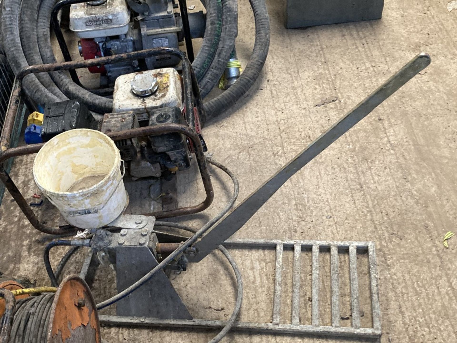 Unbranded Hydraulic Pump - Image 3 of 4