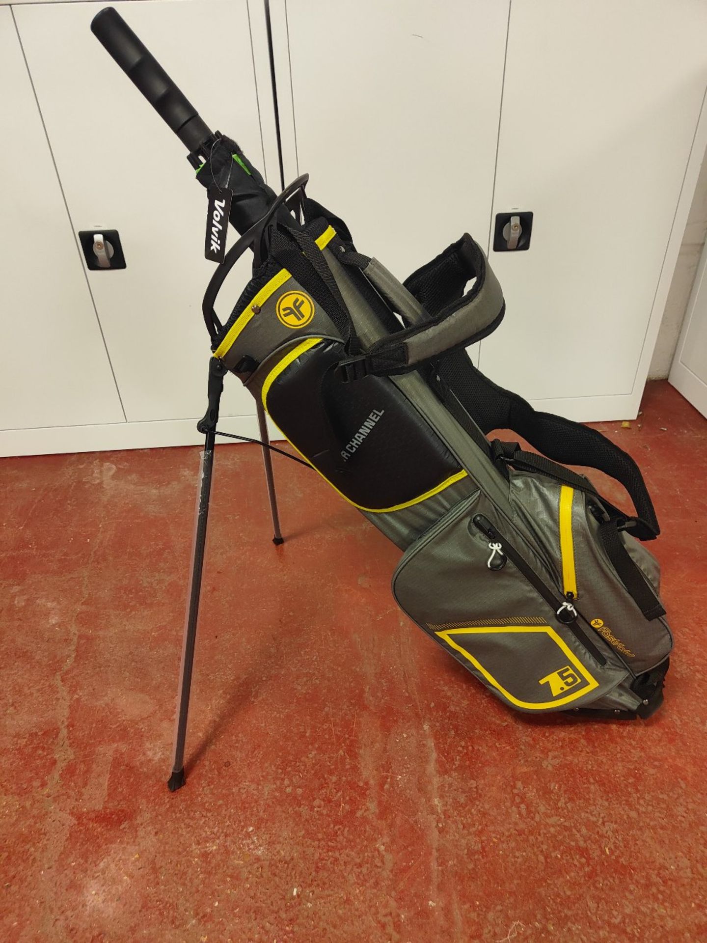 Fastfold Orbitor Rain Dry carry golf bag with Volvik umbrella - Image 3 of 4