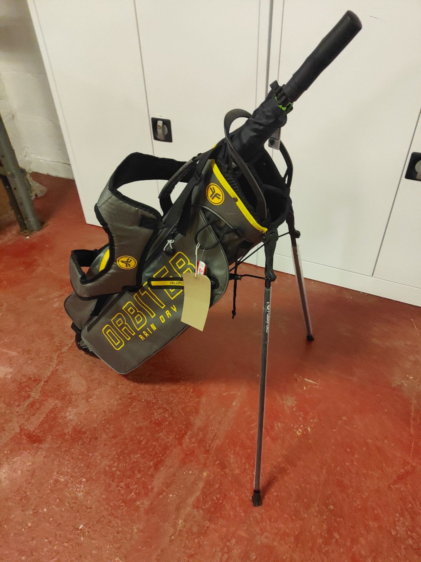 Fastfold Orbitor Rain Dry carry golf bag with Volvik umbrella - Image 2 of 4