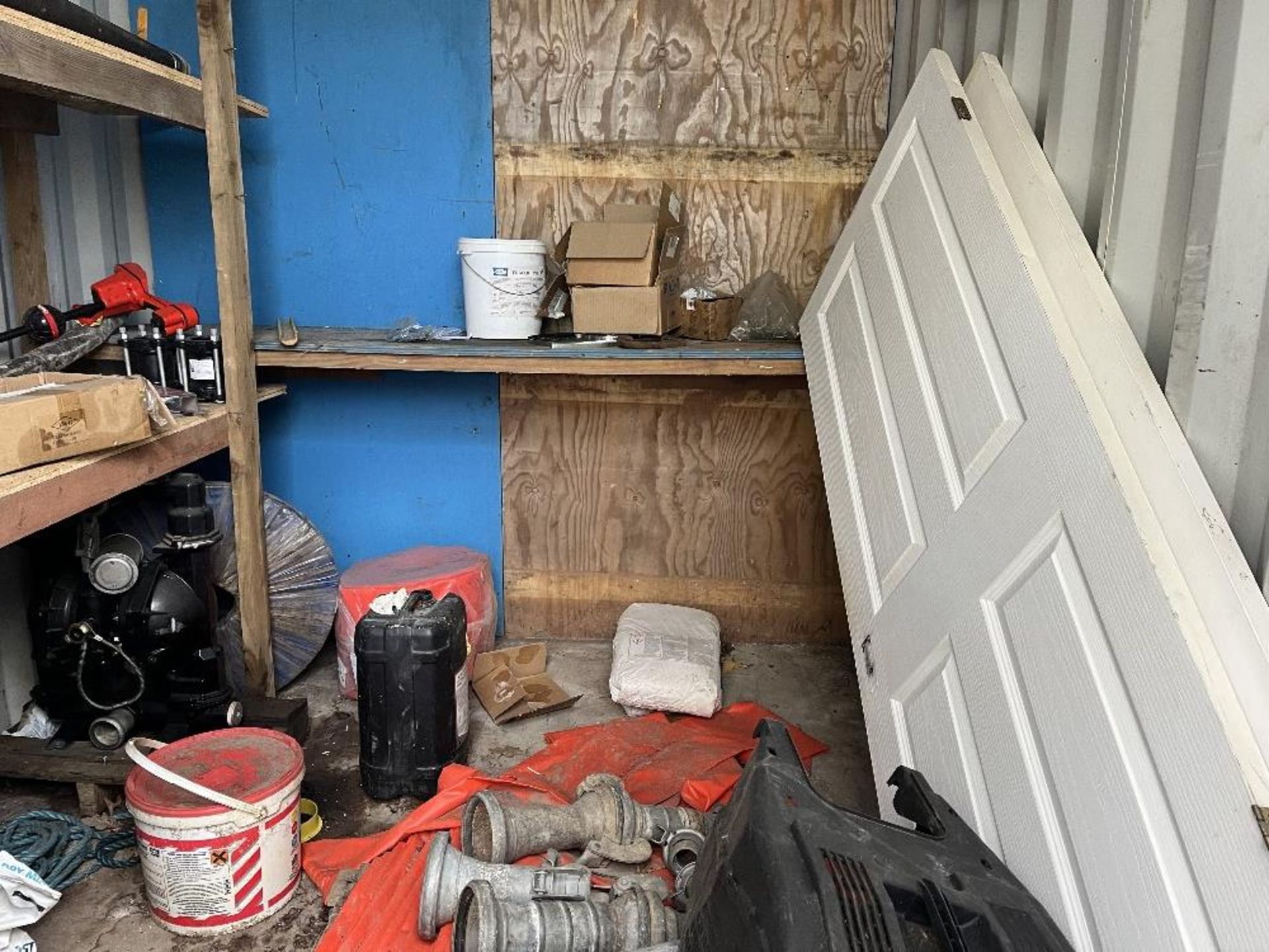 Contents of containers - Image 6 of 11