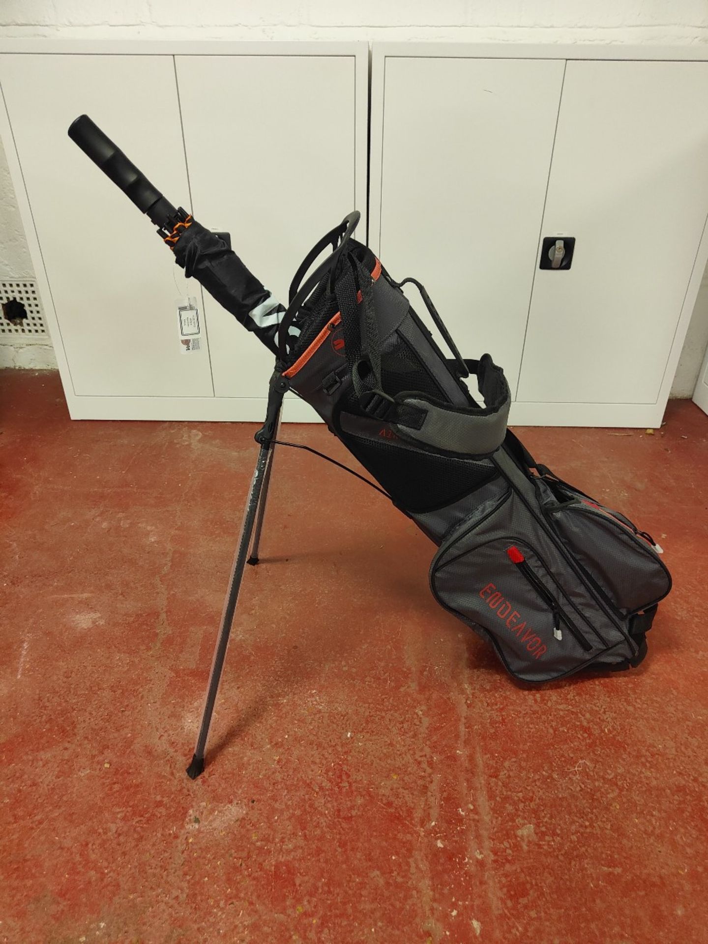 Fastfold Endeavor golf carry bag with Volvik umbrella - Image 2 of 3