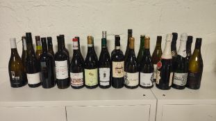 (26) Various bottles of white wine, prosecco and sparkling wine, as photographed