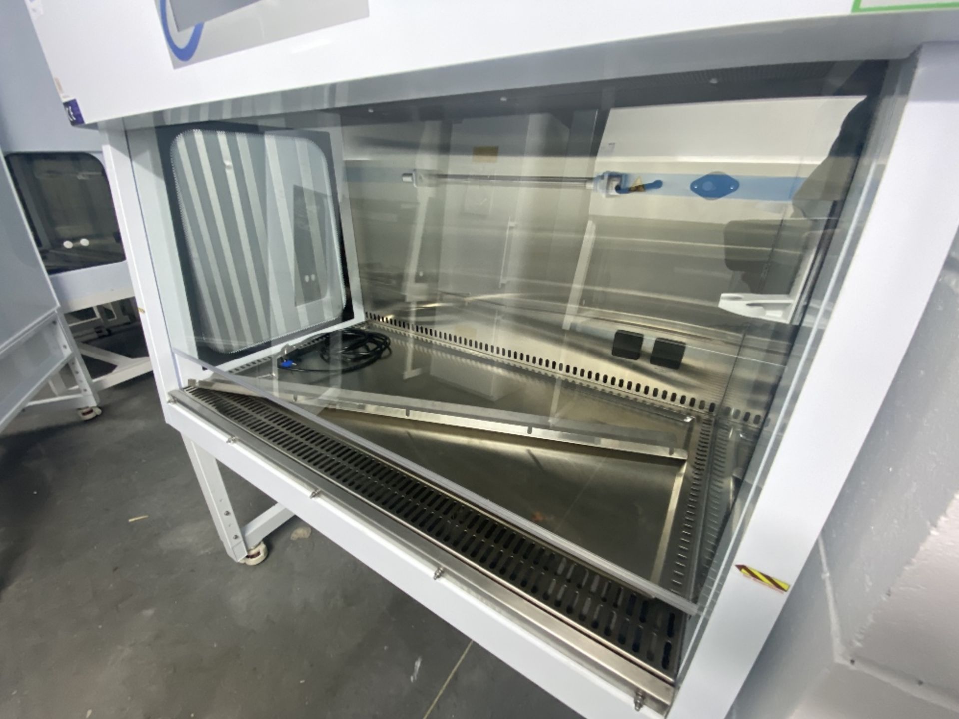 ISG 120cm Polypropylene Biosafety Cabinet with Mobile Stand - Image 4 of 8