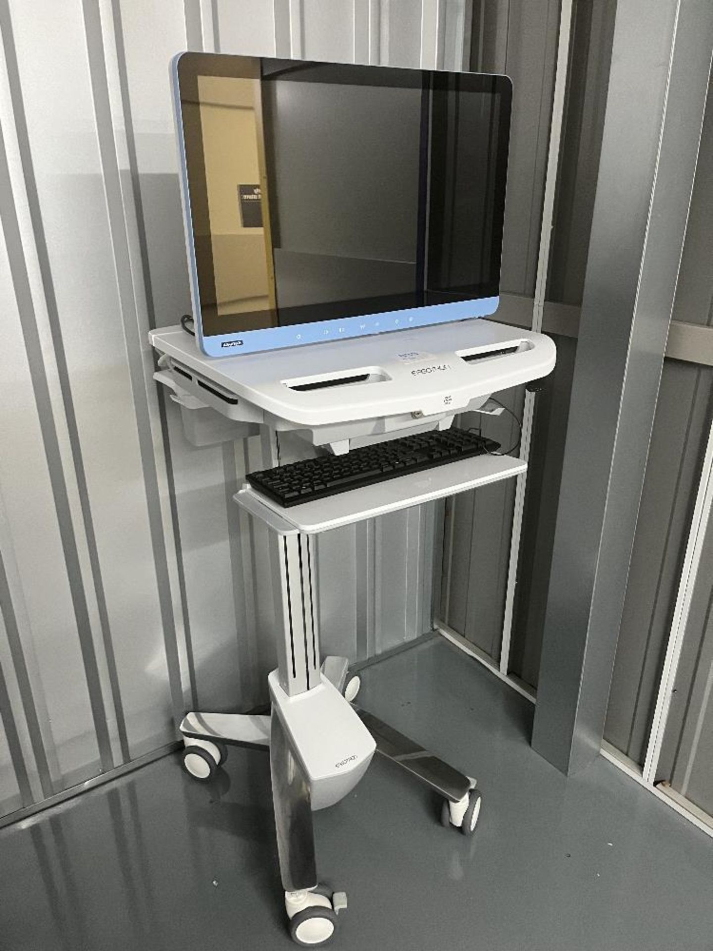 Ergotron Styleview Cart Type SV41-6200-0 Full Featured Medical Cart with Advantech POC-624-01 AIO PC - Image 3 of 9
