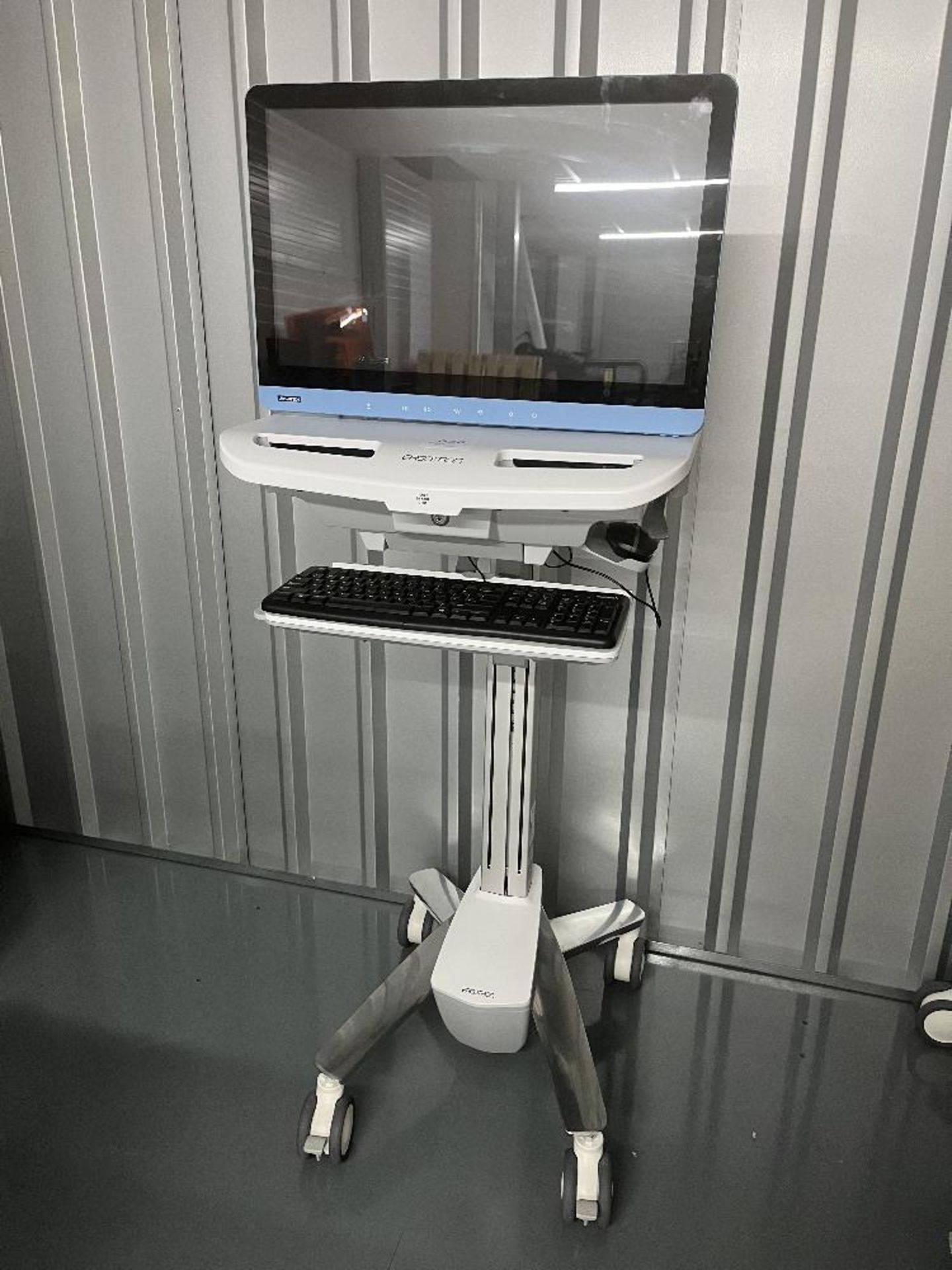 Ergotron Styleview Cart Type SV41-6200-0 Full Featured Medical Cart with Advantech POC-624-01 AIO PC - Image 2 of 9