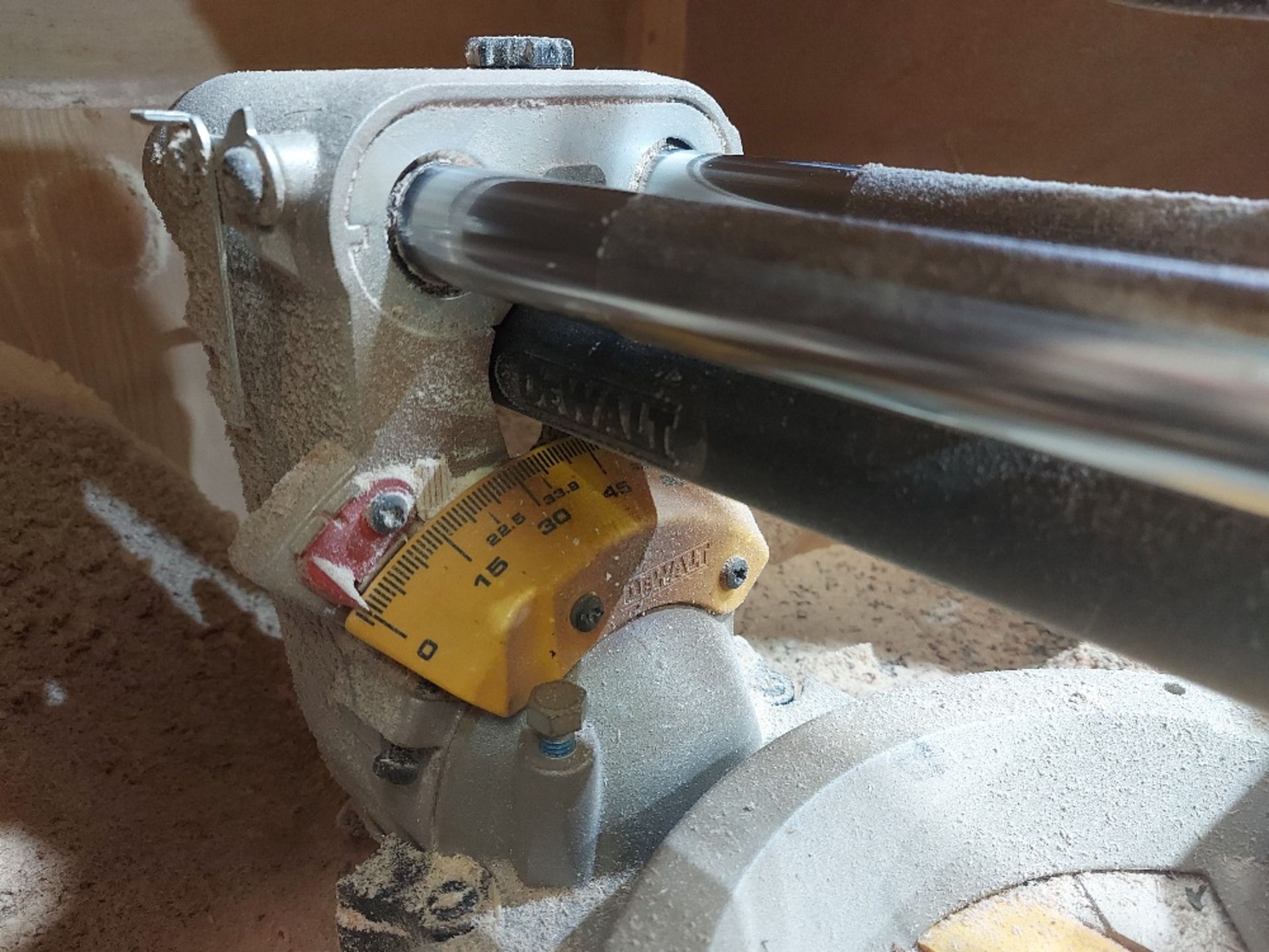 DeWalt DWS780 Sliding Compound Mitre Saw - Image 4 of 5