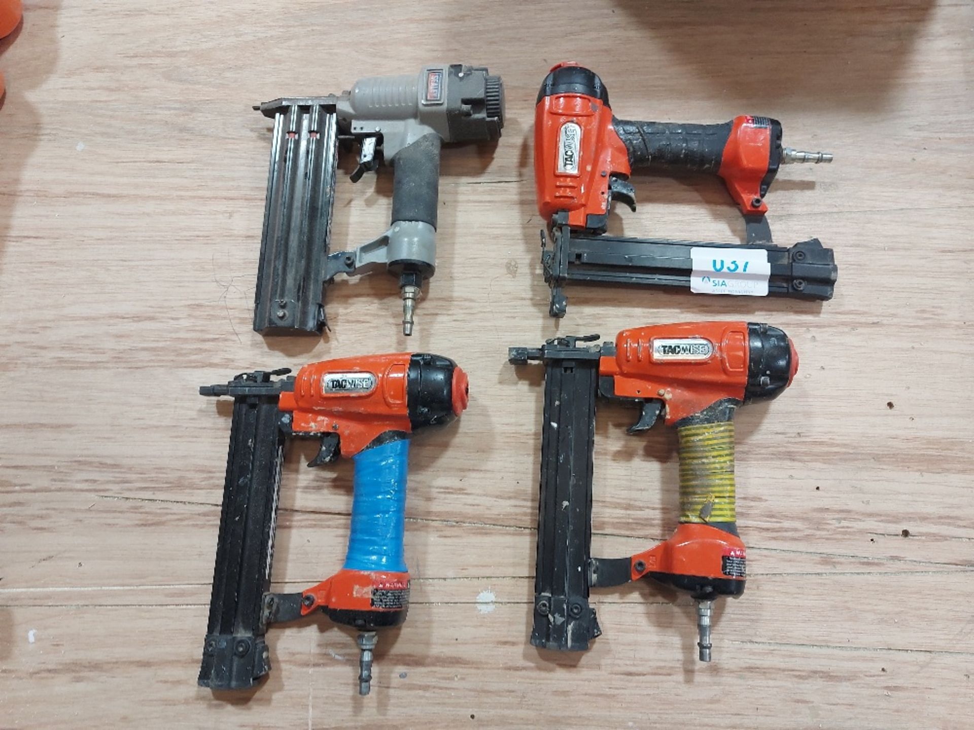 (4) Pneumatic Staple Guns