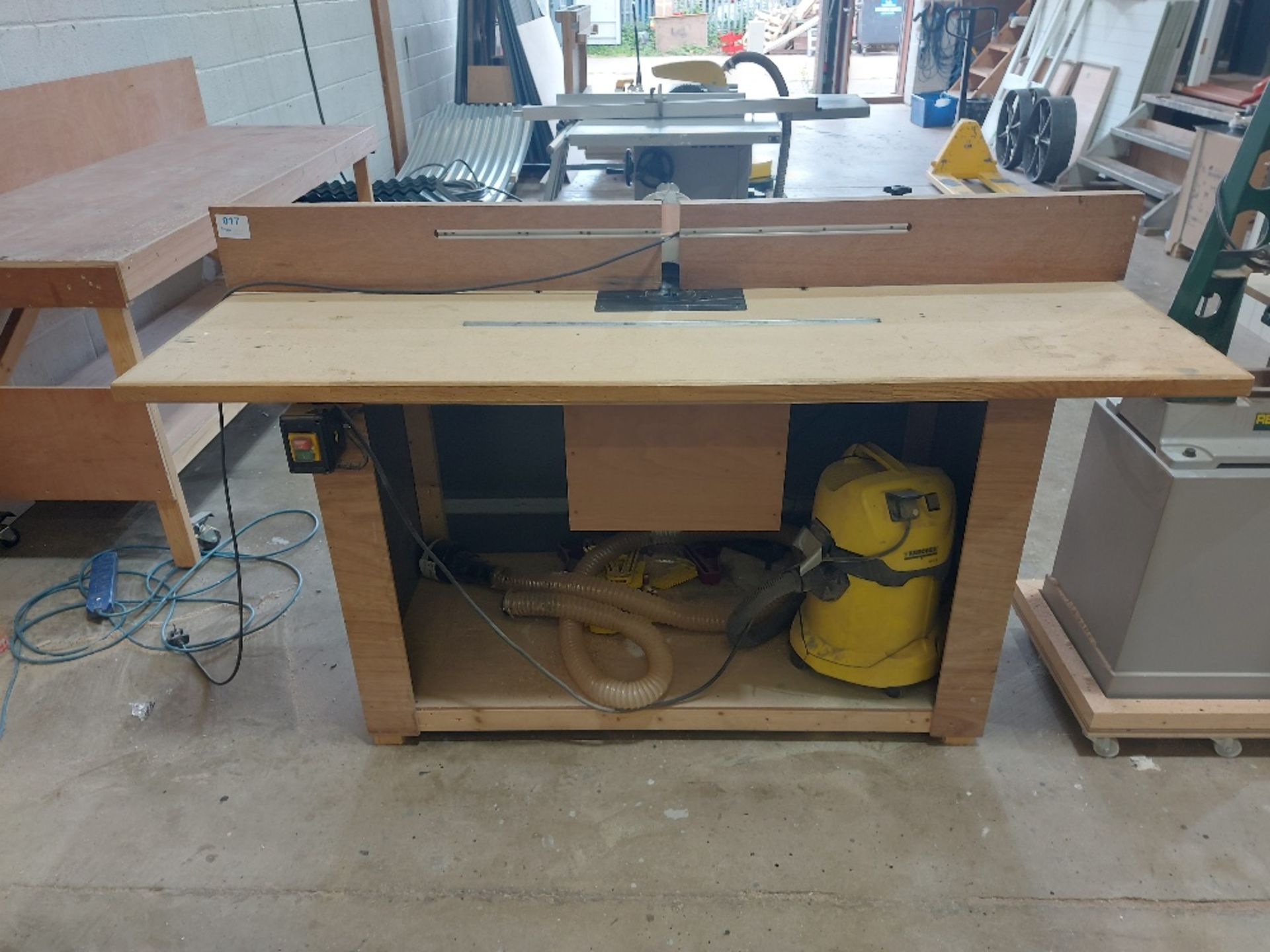 Fabricated Router Workbench With Trend Plunge Router & Karcher MV 3 P Vacuum