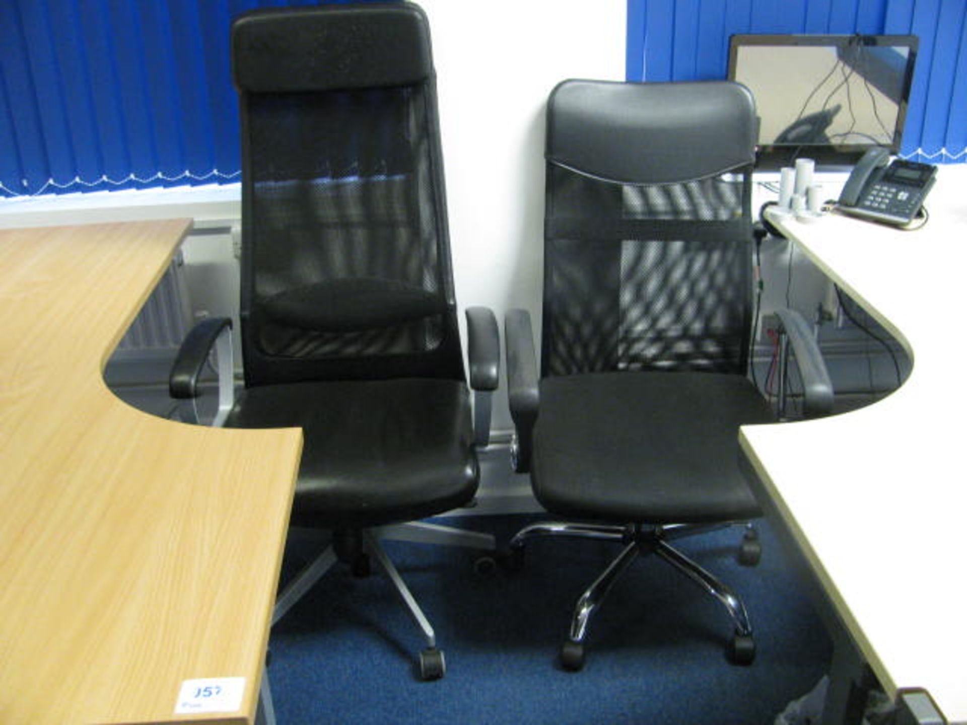 2x various LOV curved workstations and 2X gas operated chairs - Image 3 of 3