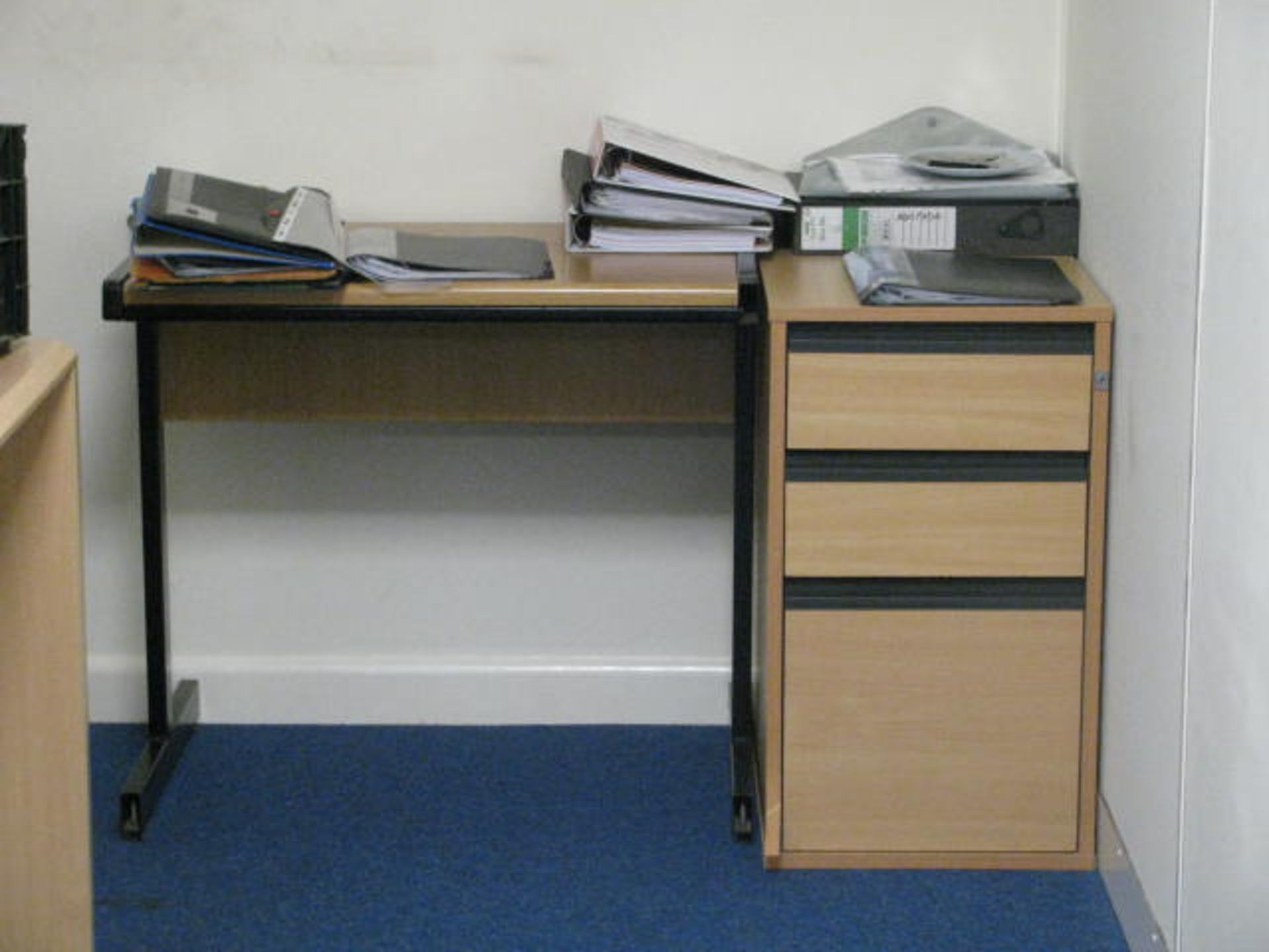 Contents of Side Office 1 - Image 4 of 7