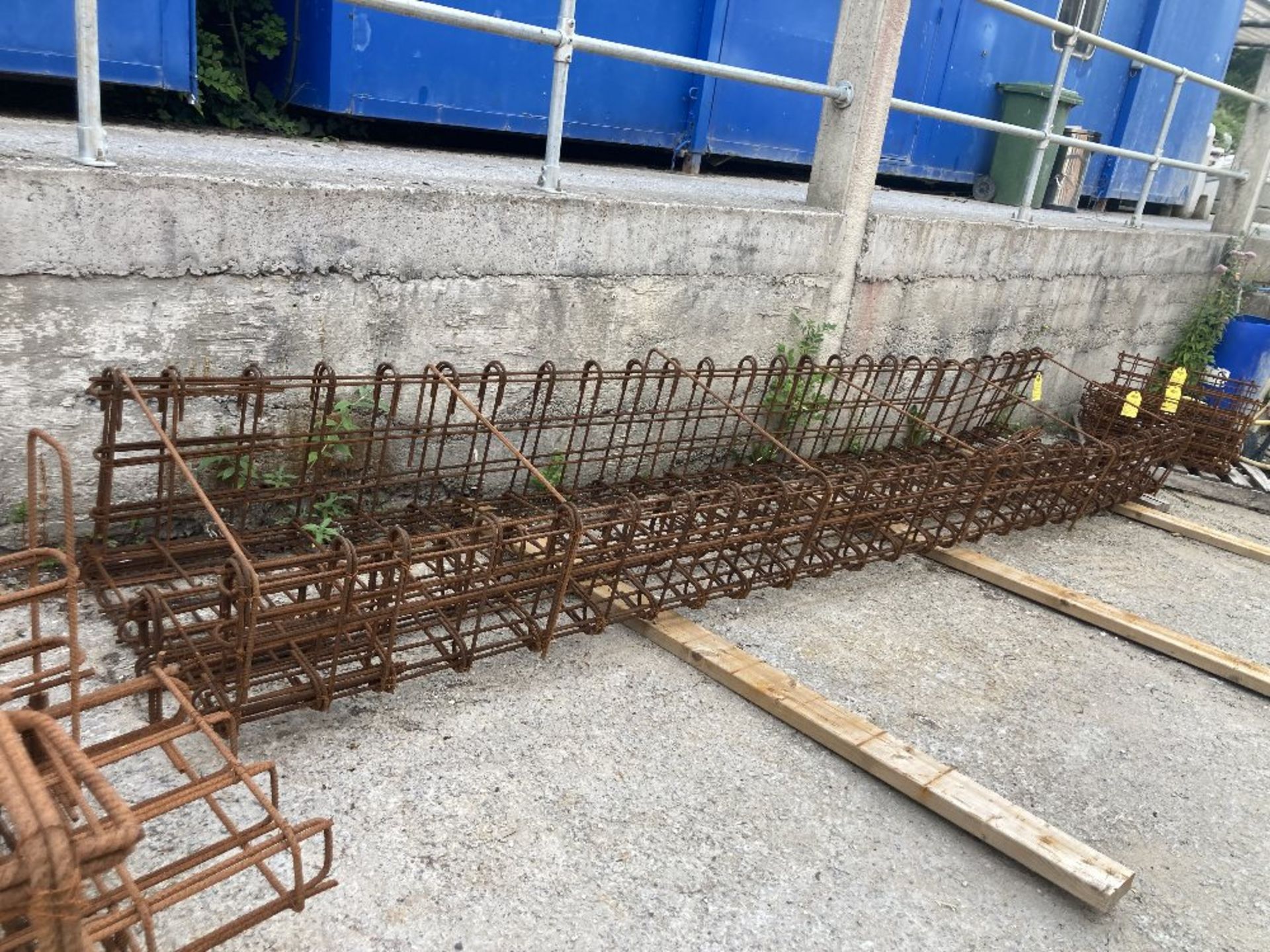 Large Quantity of off cut steel rebar - Image 12 of 13