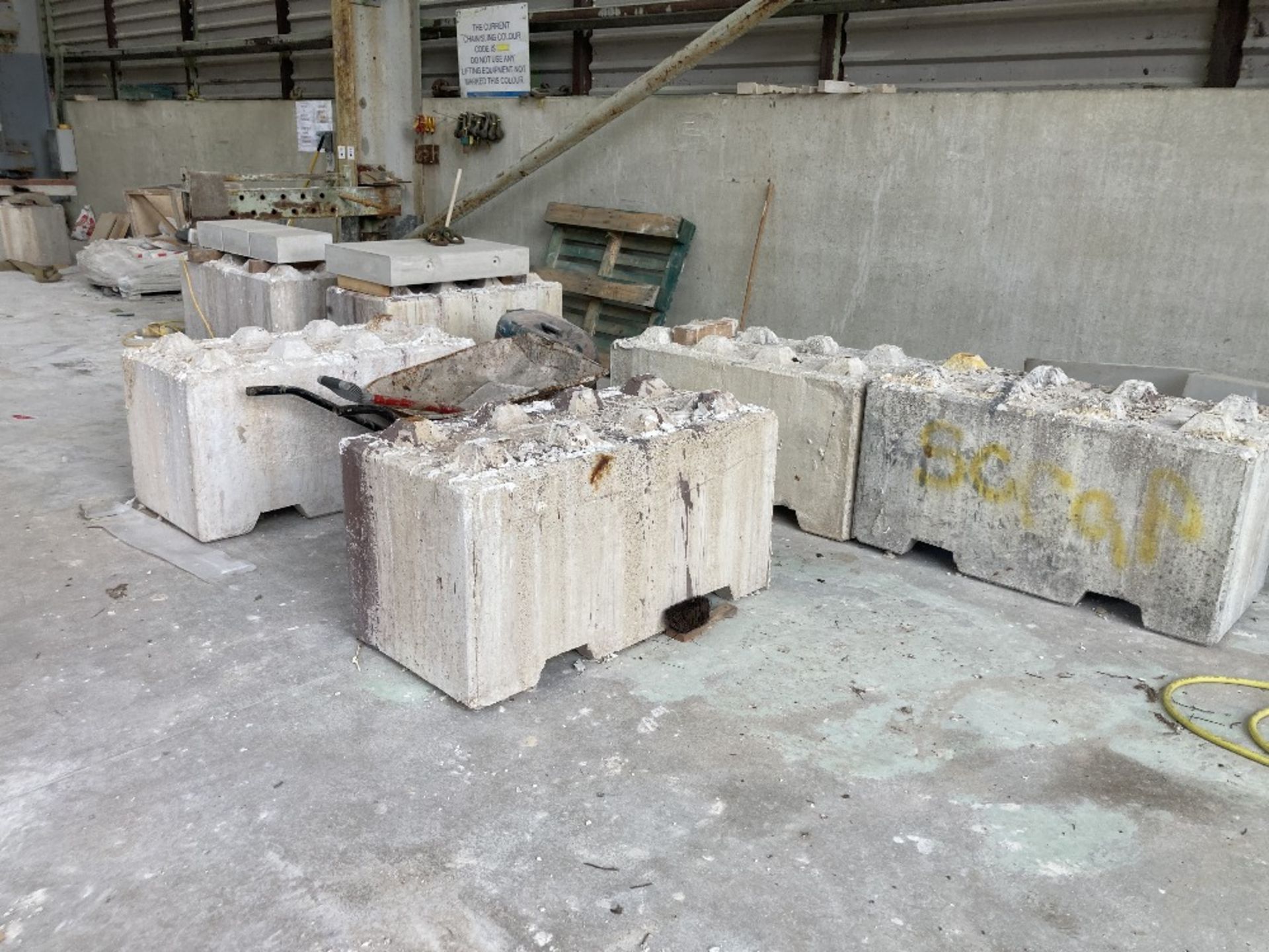 Approximately 25 concrete Interlocking blocks - Image 5 of 21