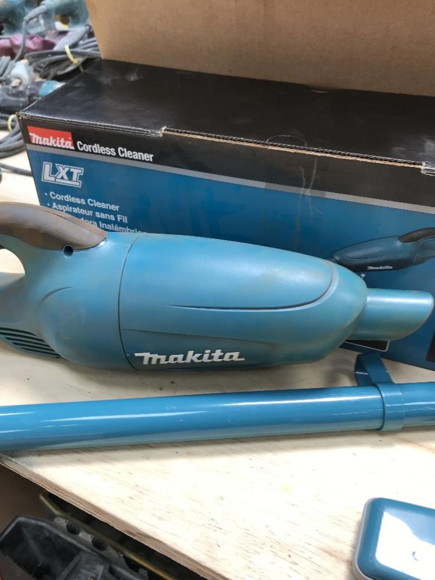 Makita DCL180Z Cordless Cleaner please note no battery or charger - Image 2 of 5