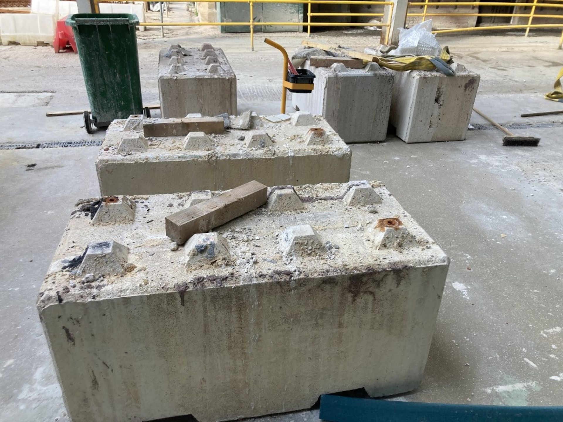 Approximately 25 concrete Interlocking blocks - Image 2 of 21