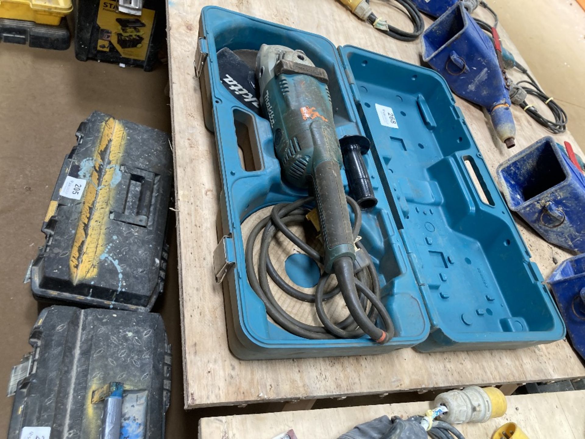 Makita GA9020 110v Electric Angle Grinder with box - Image 2 of 4