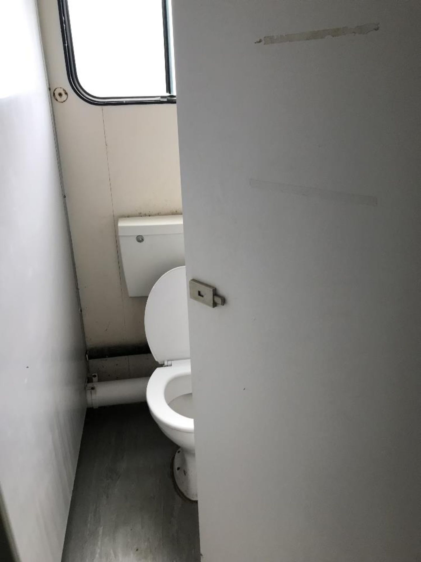 Portacabin jack legged staff toilet unit - Image 7 of 12