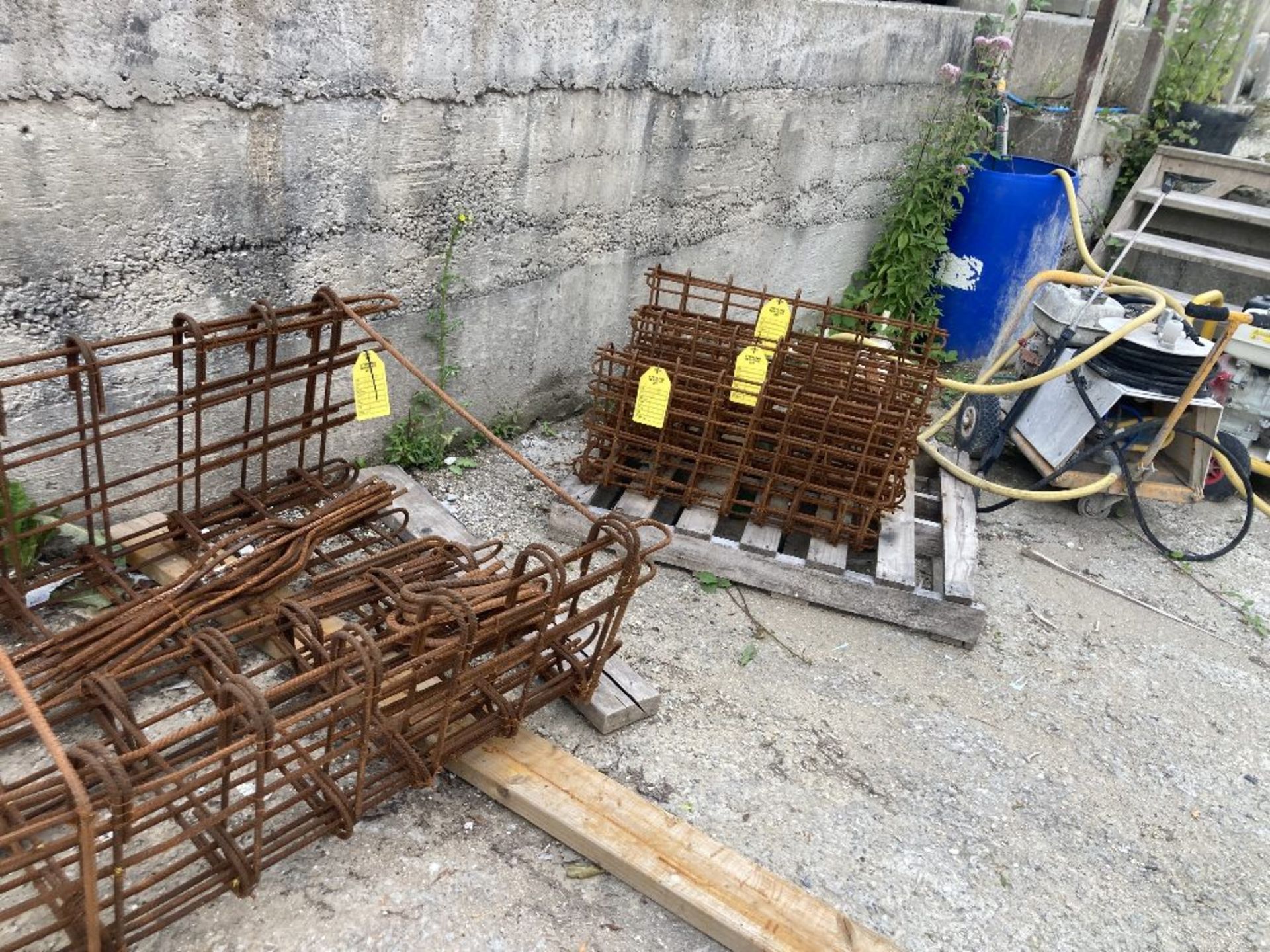 Large Quantity of off cut steel rebar - Image 13 of 13