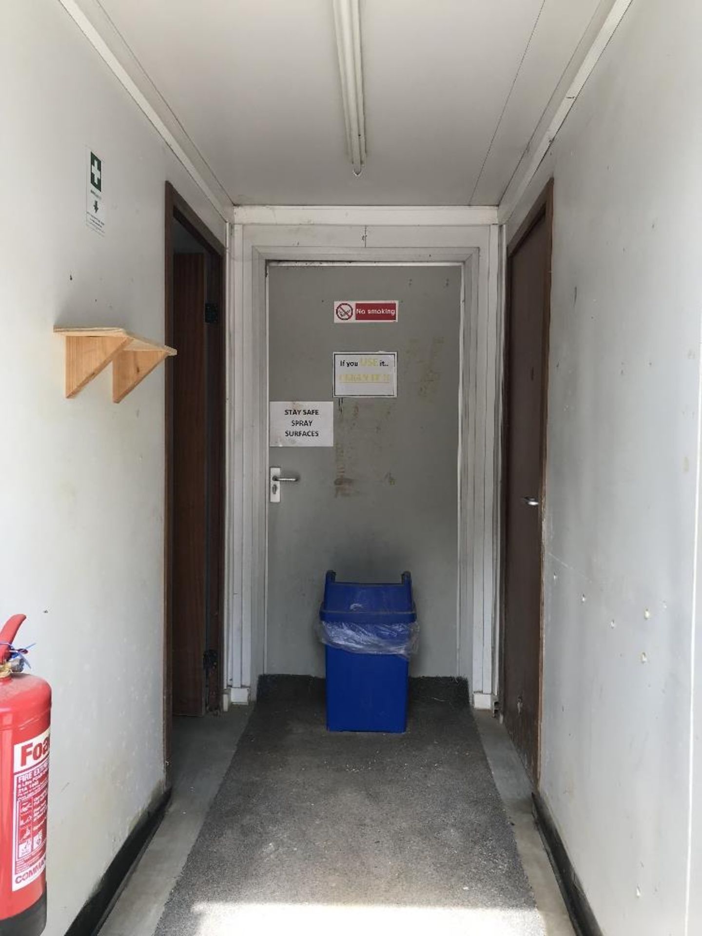 Portacabin jack legged staff toilet unit - Image 4 of 12
