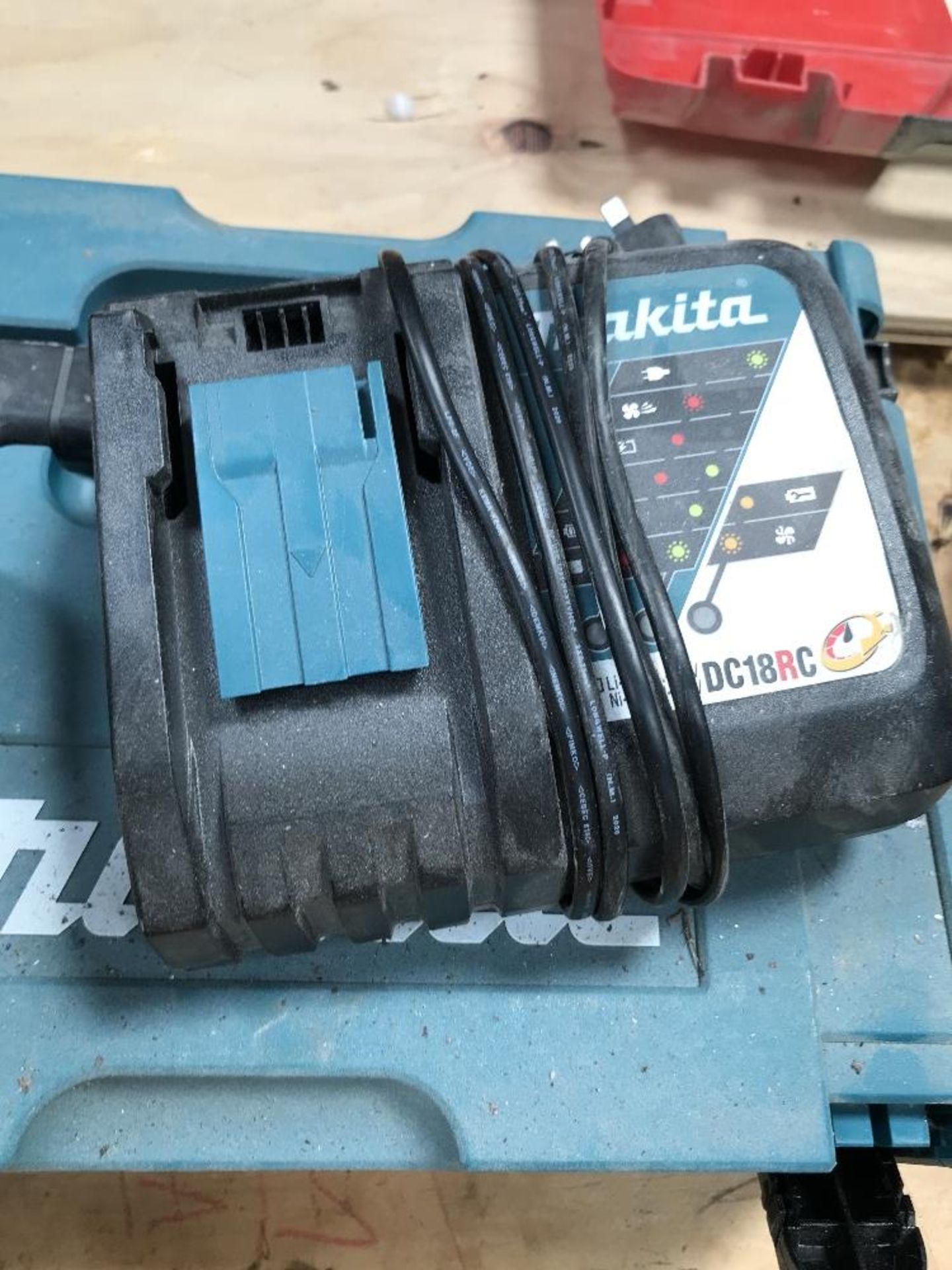 Makita DTD155 Impact driver with battery, charger and box - Image 3 of 4