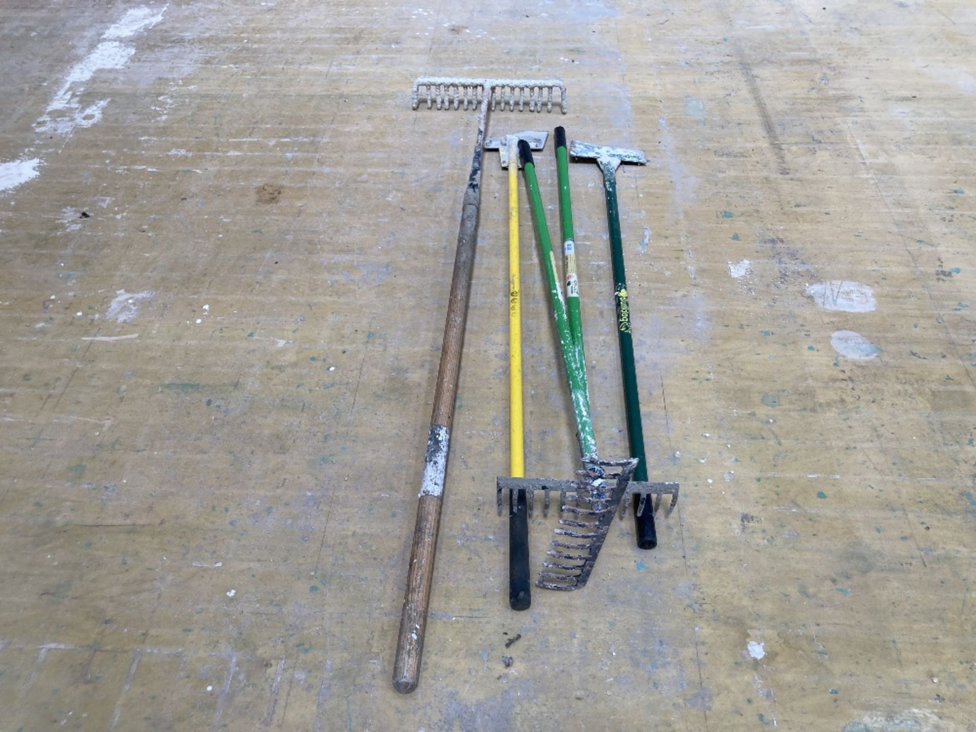 Quantity Of Unbranded Rakes