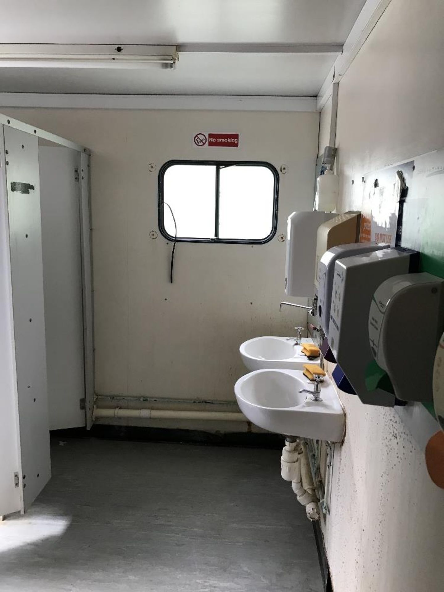 Portacabin jack legged staff toilet unit - Image 5 of 12