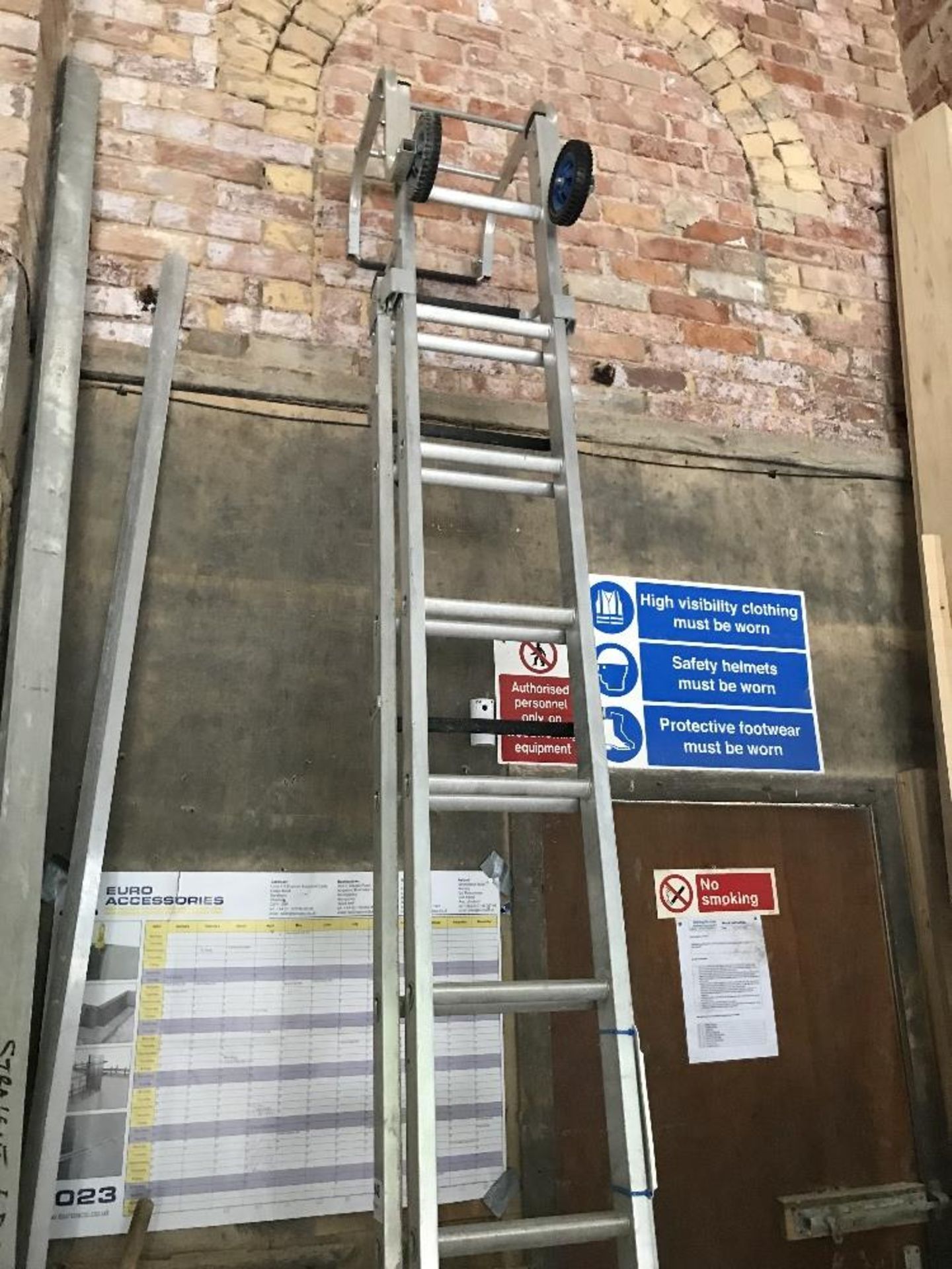 Large extension ladder - Image 2 of 4
