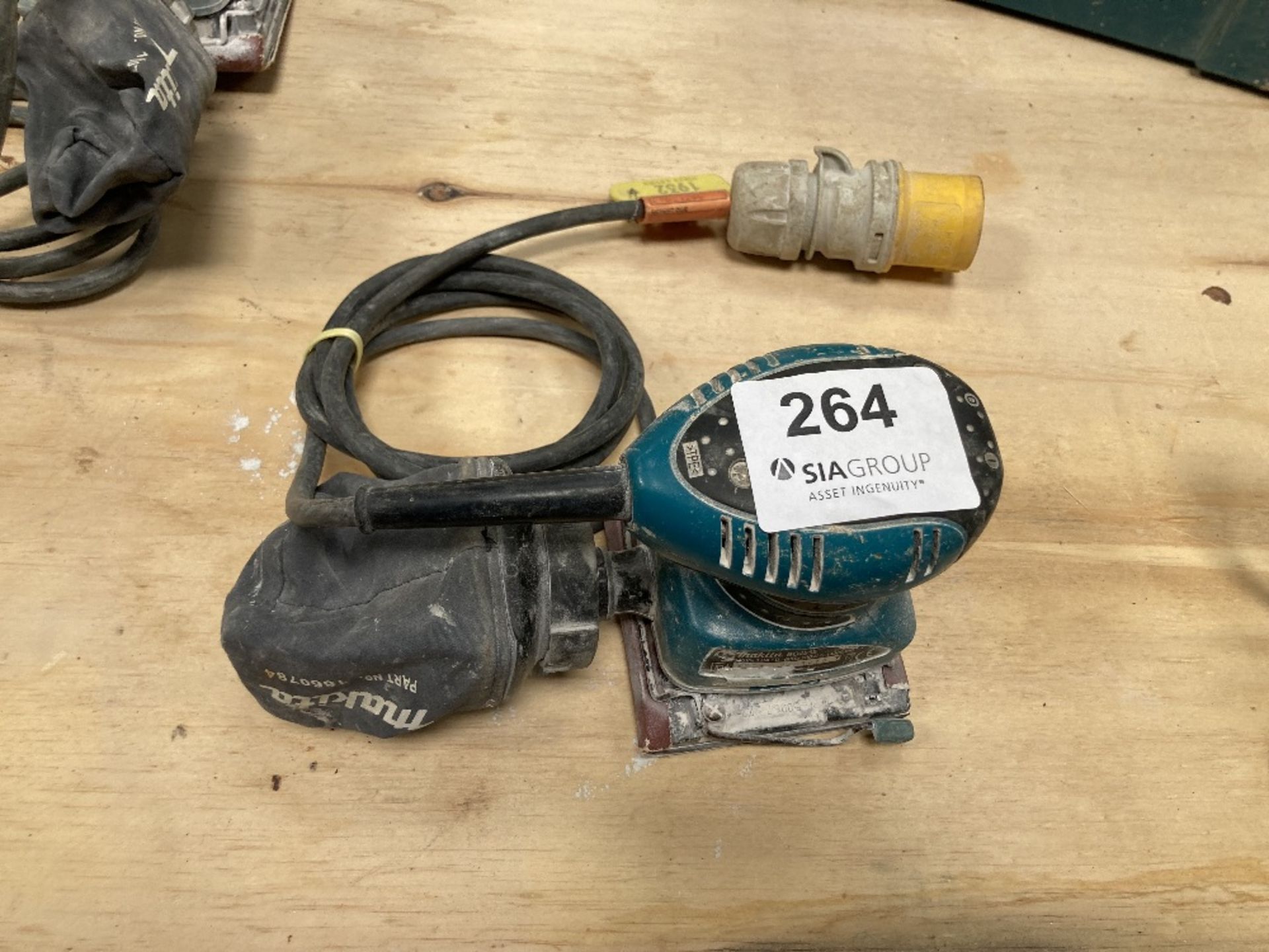 Makita BO4555 110v Palm Sander