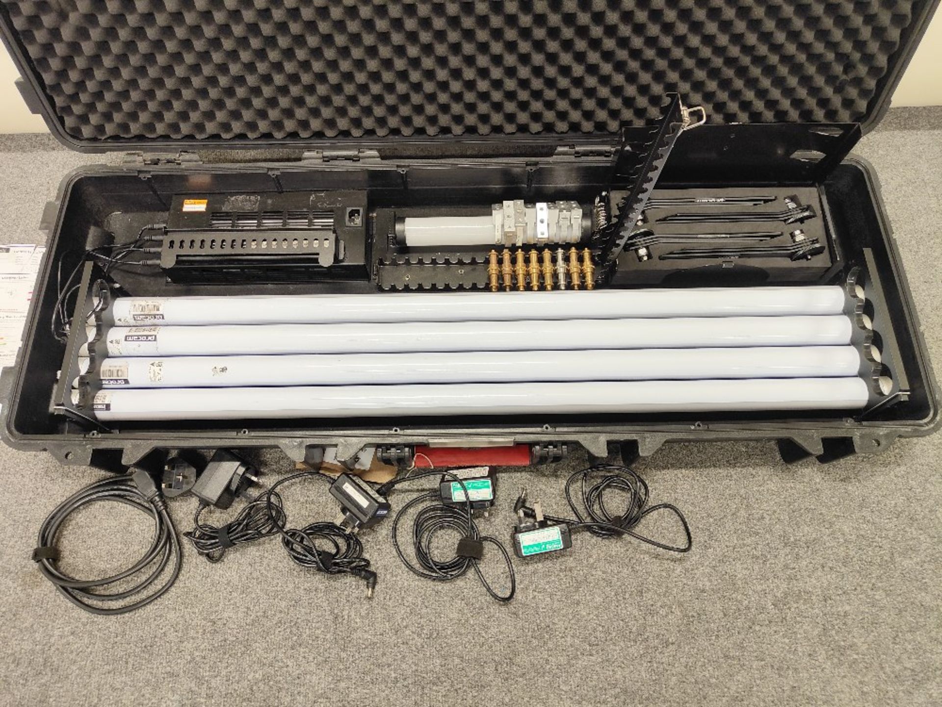 Set of (4) Astera AX1 LED tubes with accessories - Image 2 of 6
