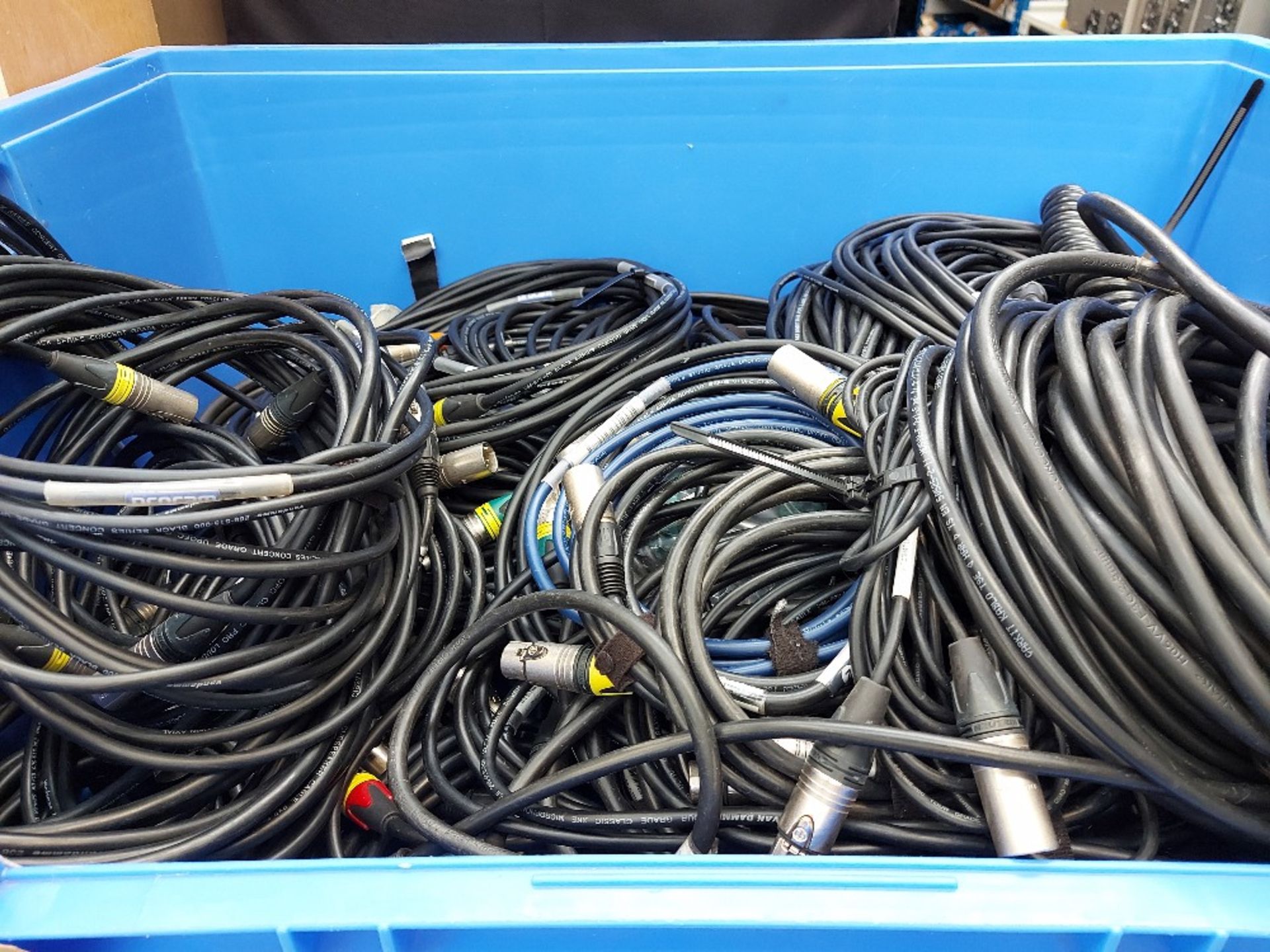 Large Quantity 4 Pin XLR Power Cables - Image 2 of 2