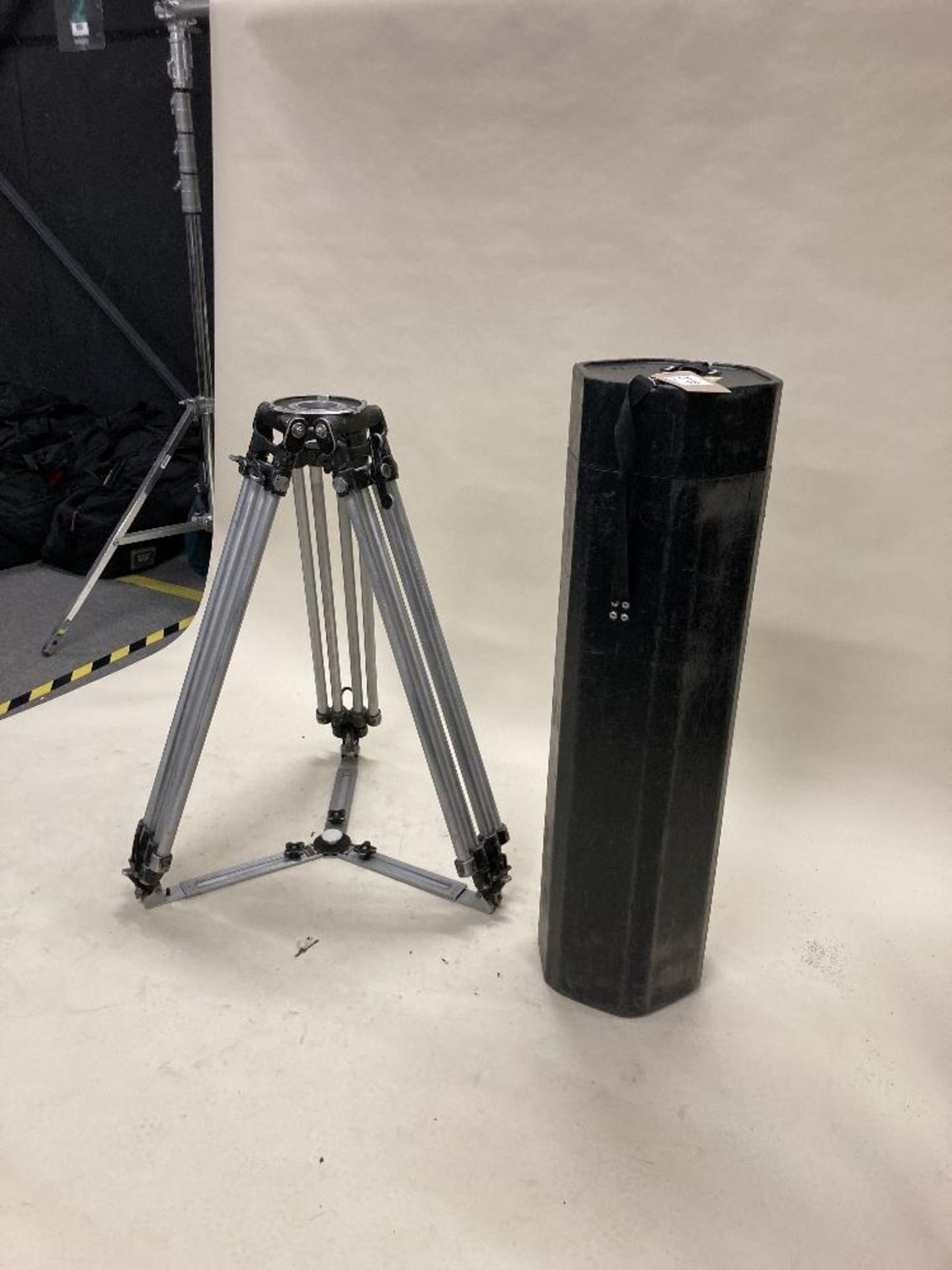 Ronford Baker Heavy Duty Tall Tripod with MOY Top Plate & Spreader - Image 3 of 5