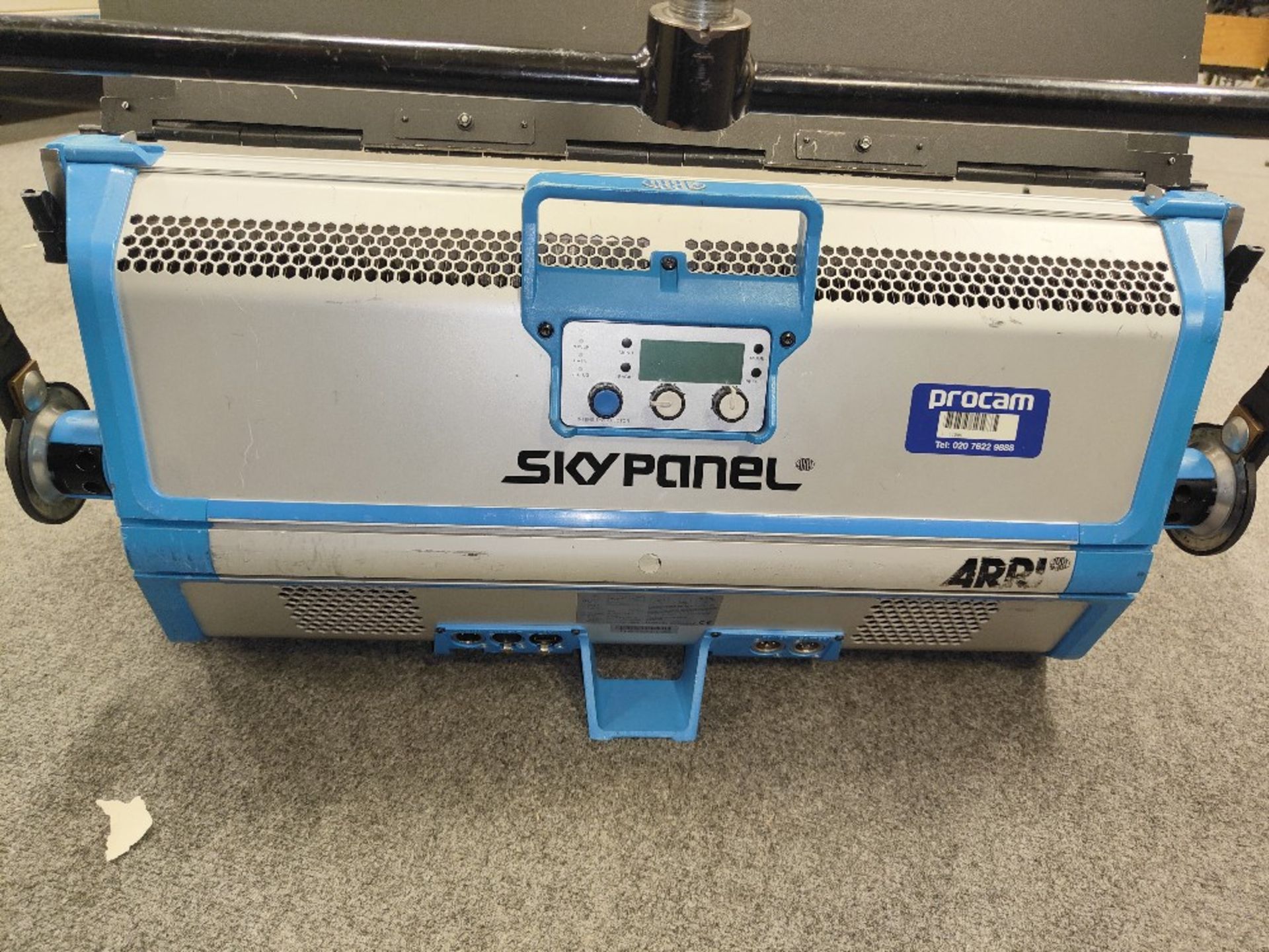 ARRI Skypanel S60-C kit with case - Image 2 of 8