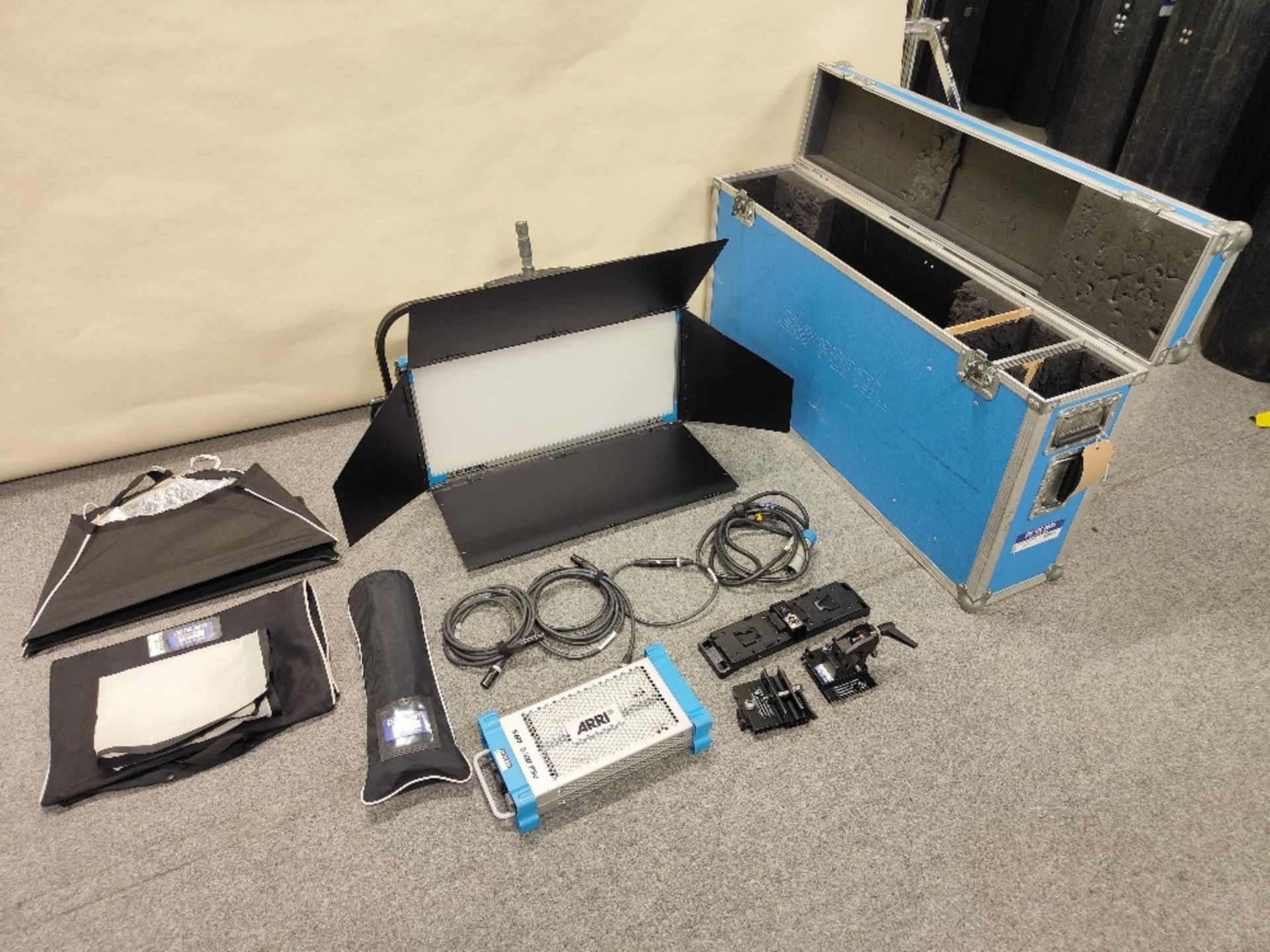 ARRI Skypanel S60-C kit with case - Image 2 of 9