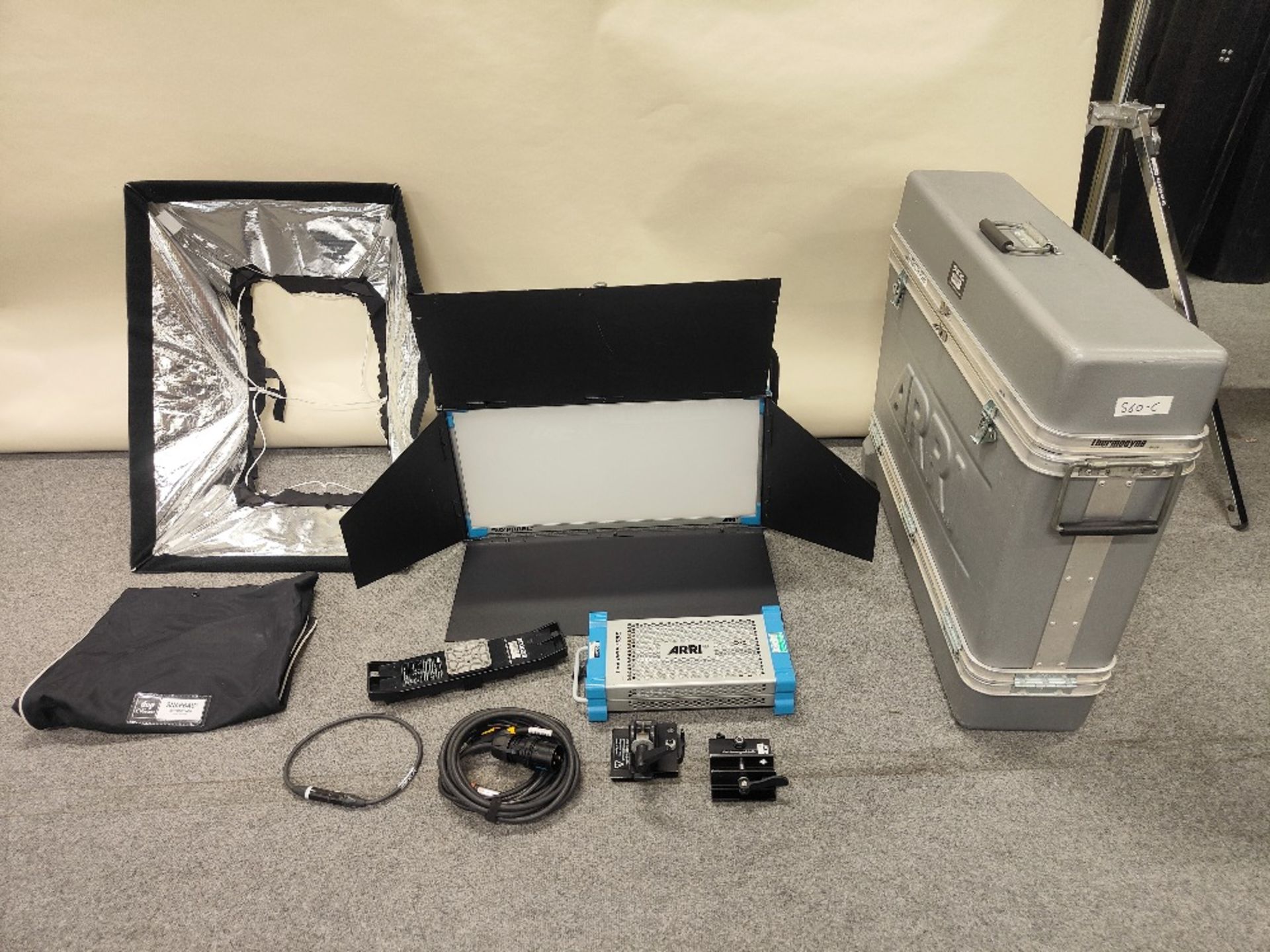 ARRI Skypanel S60-C kit with case