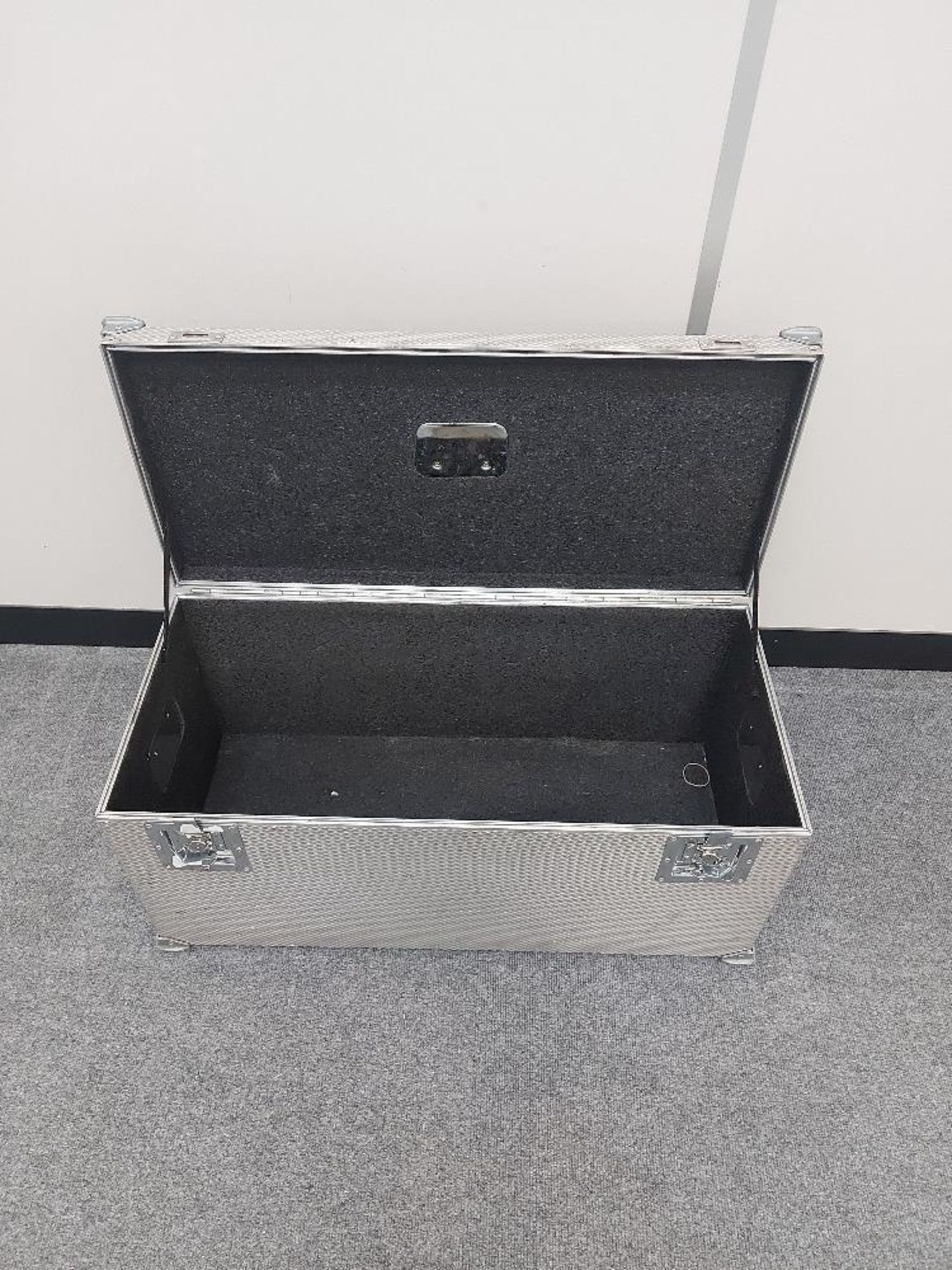 (2) Aluminium Drop In Camera Flight Cases - Image 5 of 5