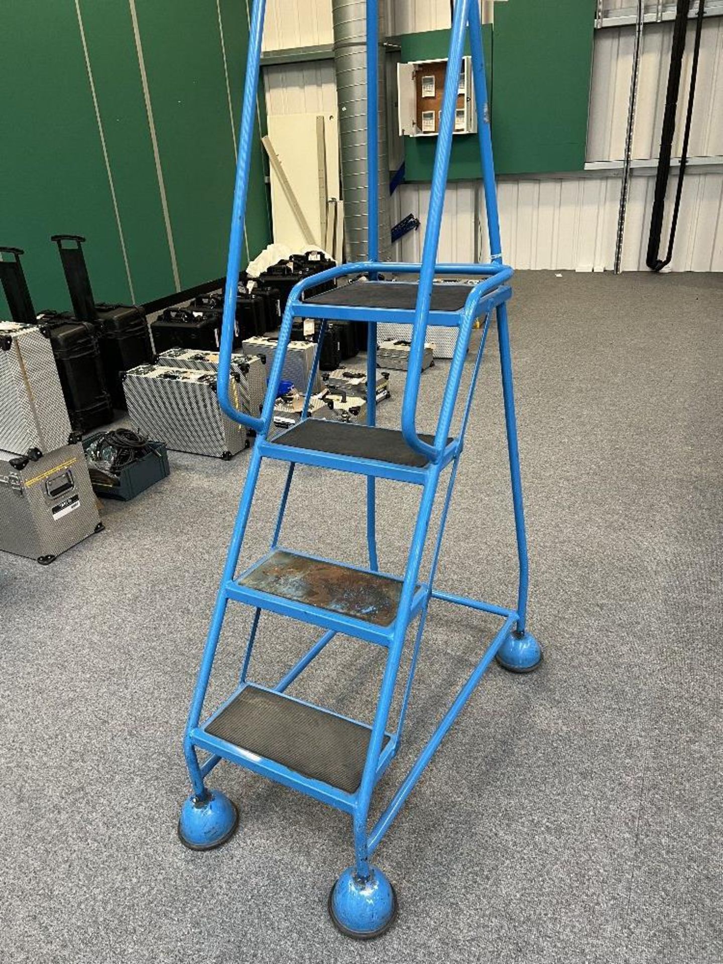 Unbranded Mobile 4 Rung Step Ladder - Image 2 of 3