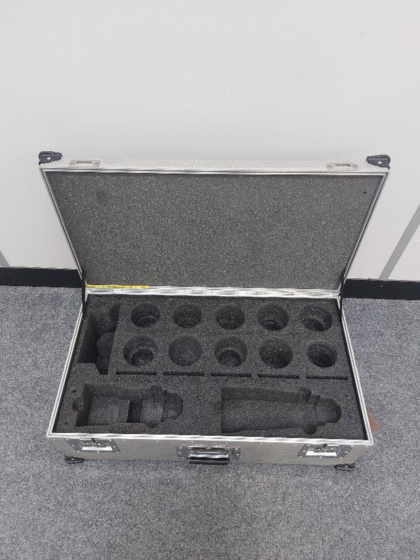 (2) Aluminium Flight Cases - Image 5 of 5