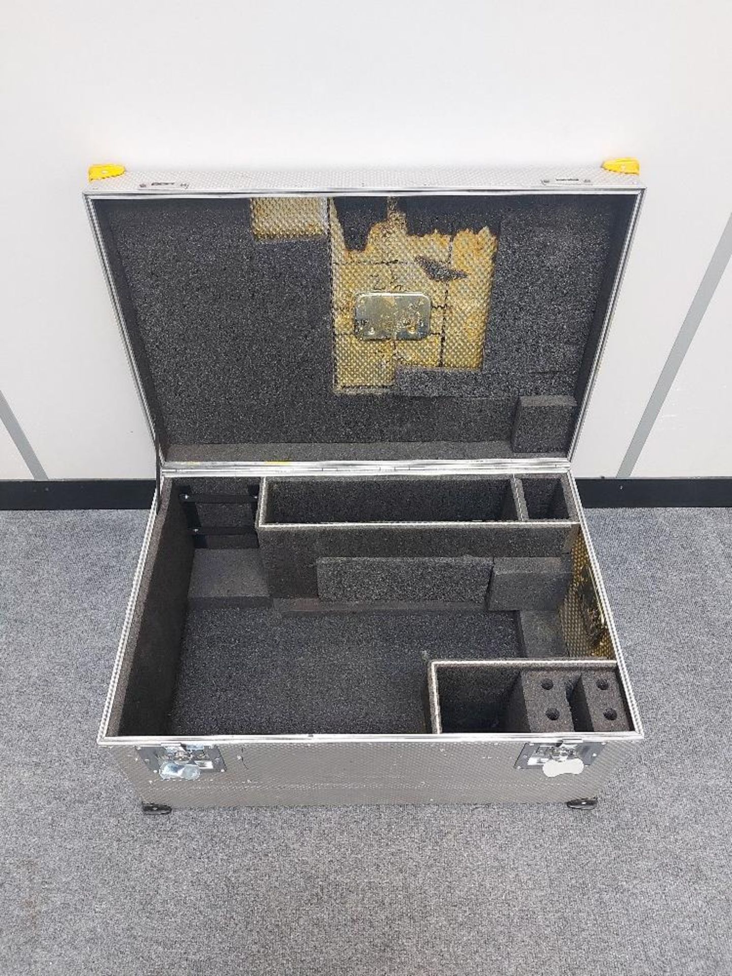 Aluminium Camera Coffin Flight Case - Image 4 of 4