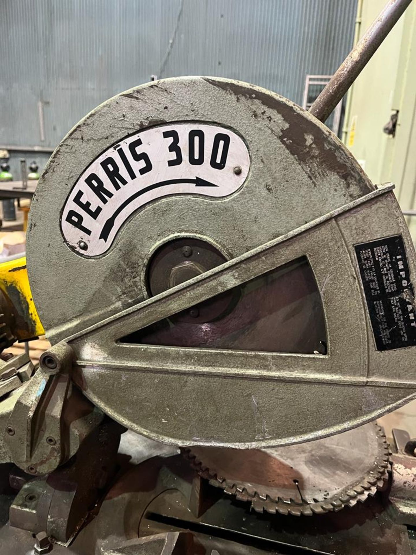 Perris 300mm Diameter pull down chop saw 2 x quick release vices - Image 2 of 12