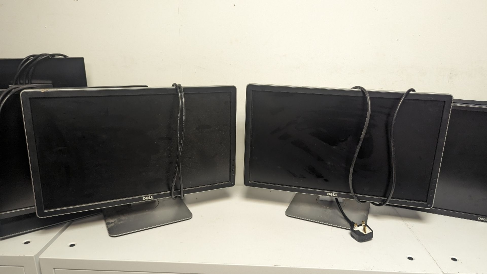 (14) DELL PC monitors with quantity of desk stands, mounts and cables - Bild 10 aus 22