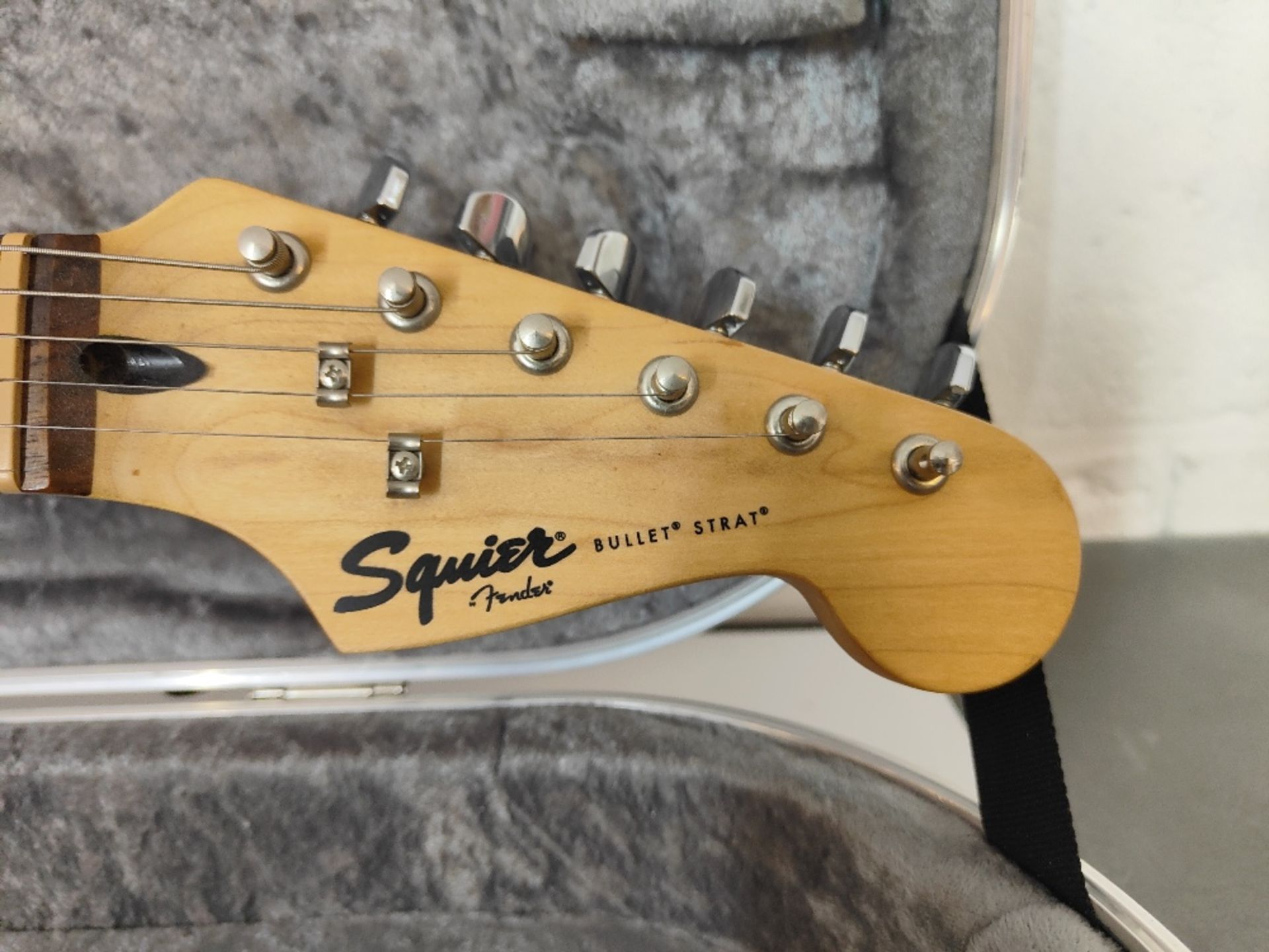 Fender Squier Bullet Strat guitar in carry case - Image 3 of 5