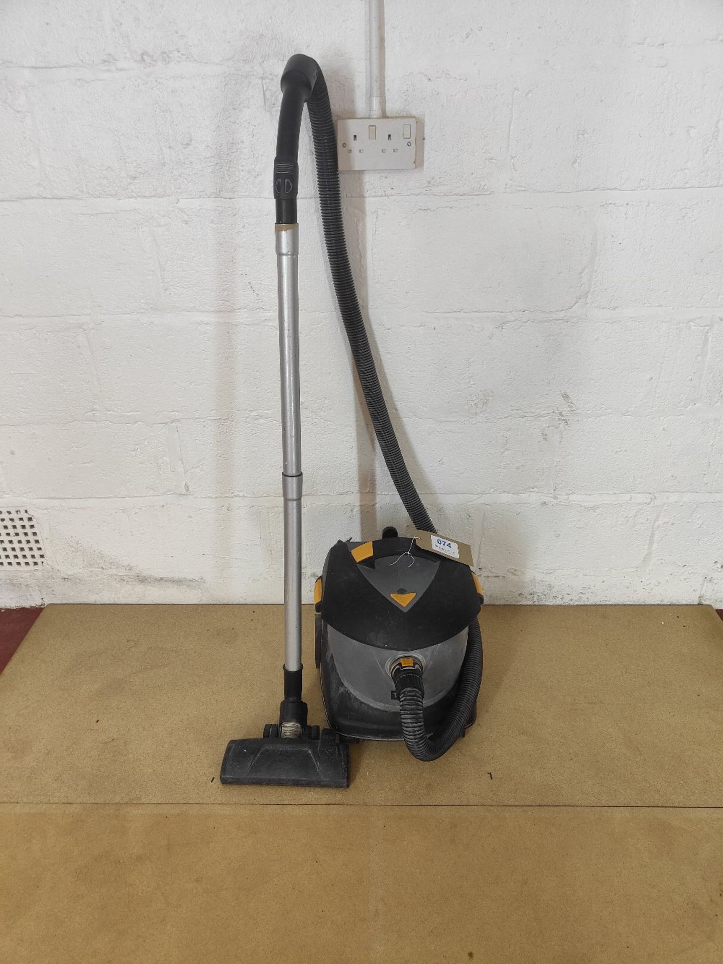 Titan TTB671VAC vacuum cleaner