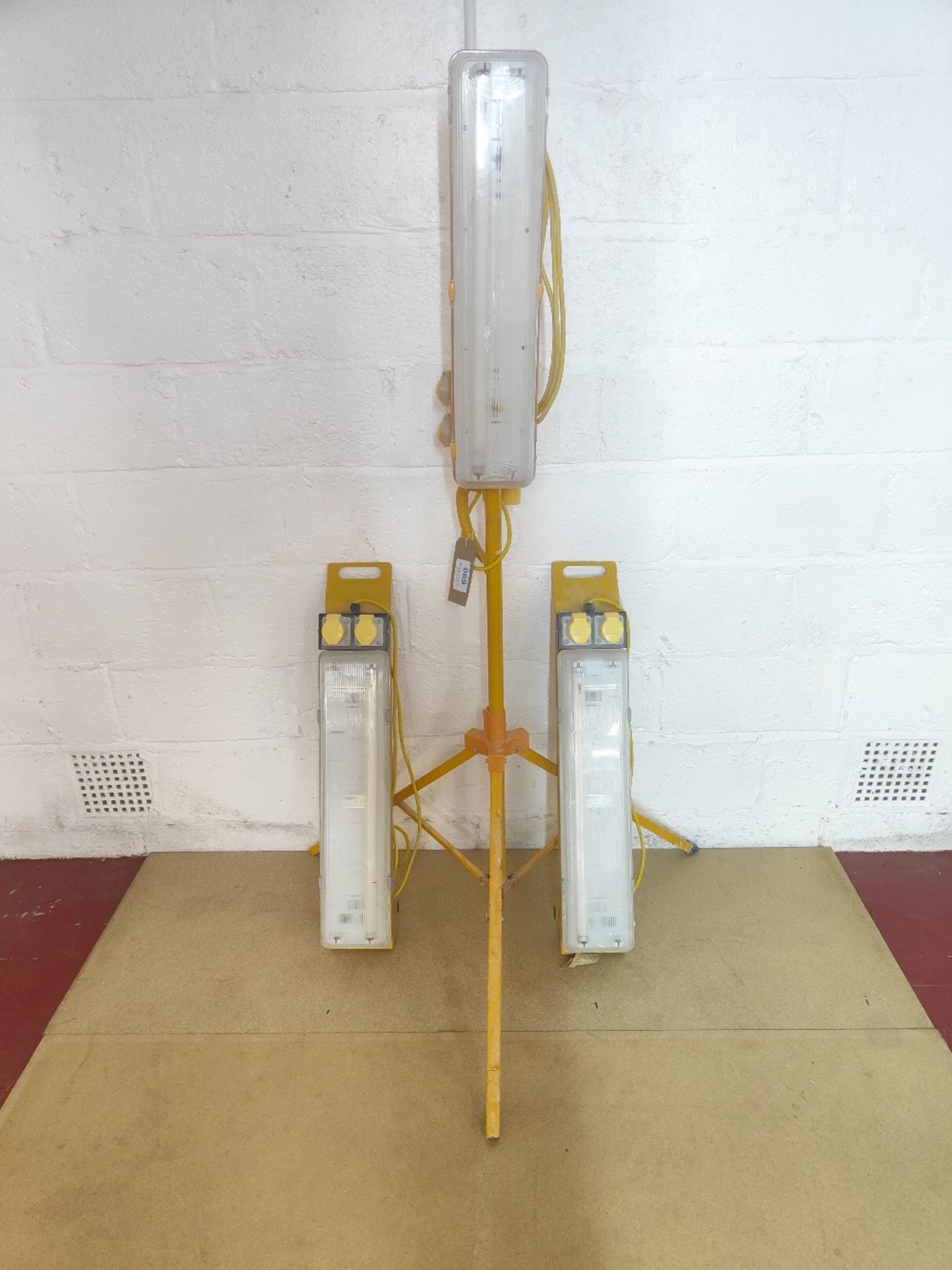 (3) Twin bulb 110V site lights