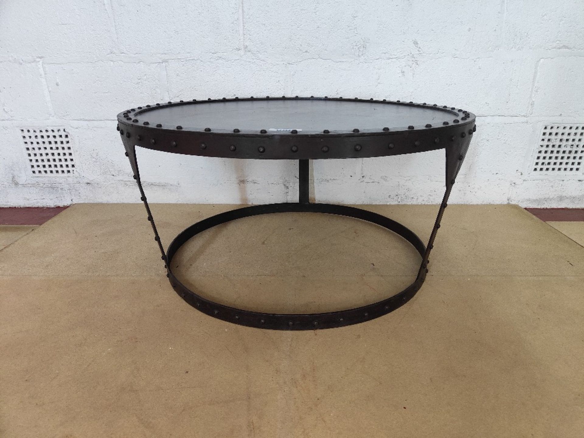 Rustic metal circular coffee table - Image 3 of 3