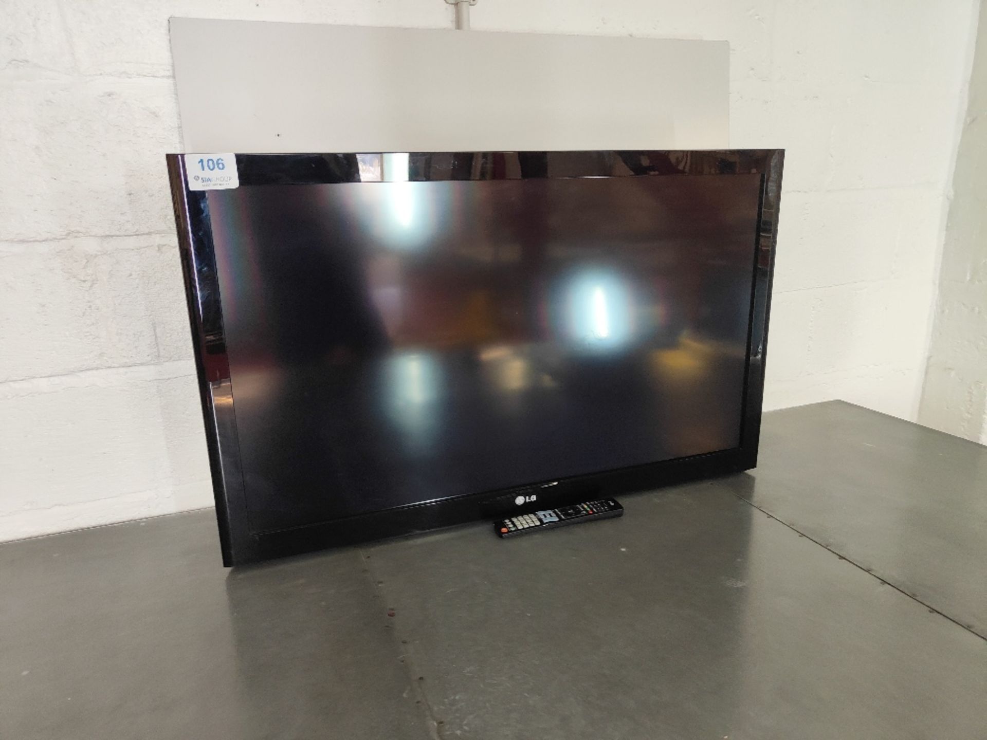 LG 42" 42LD550-ZC flat screen television - Bild 3 aus 5