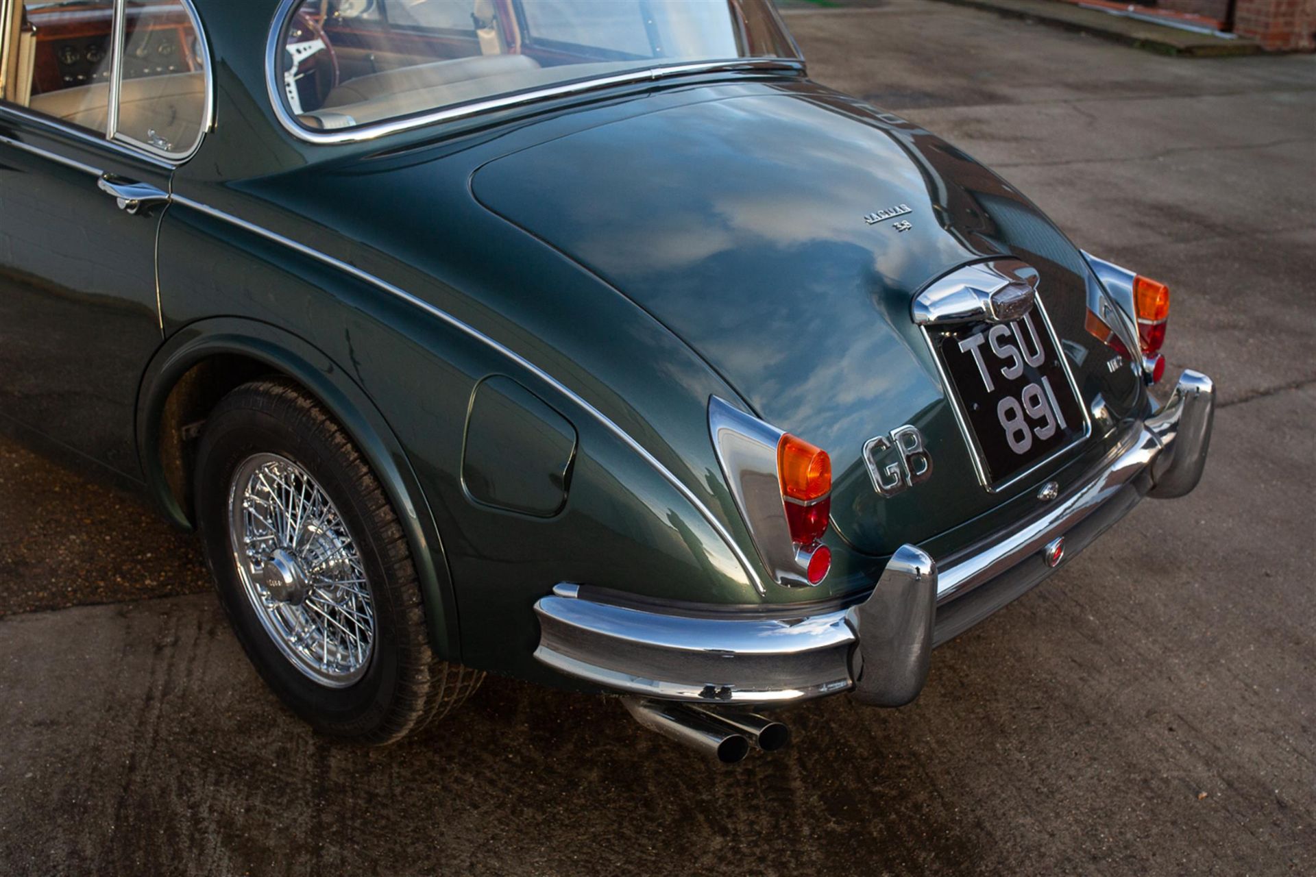 1962 Jaguar Mk2 3.8-Litre Manual O/D Saloon - Image 9 of 10