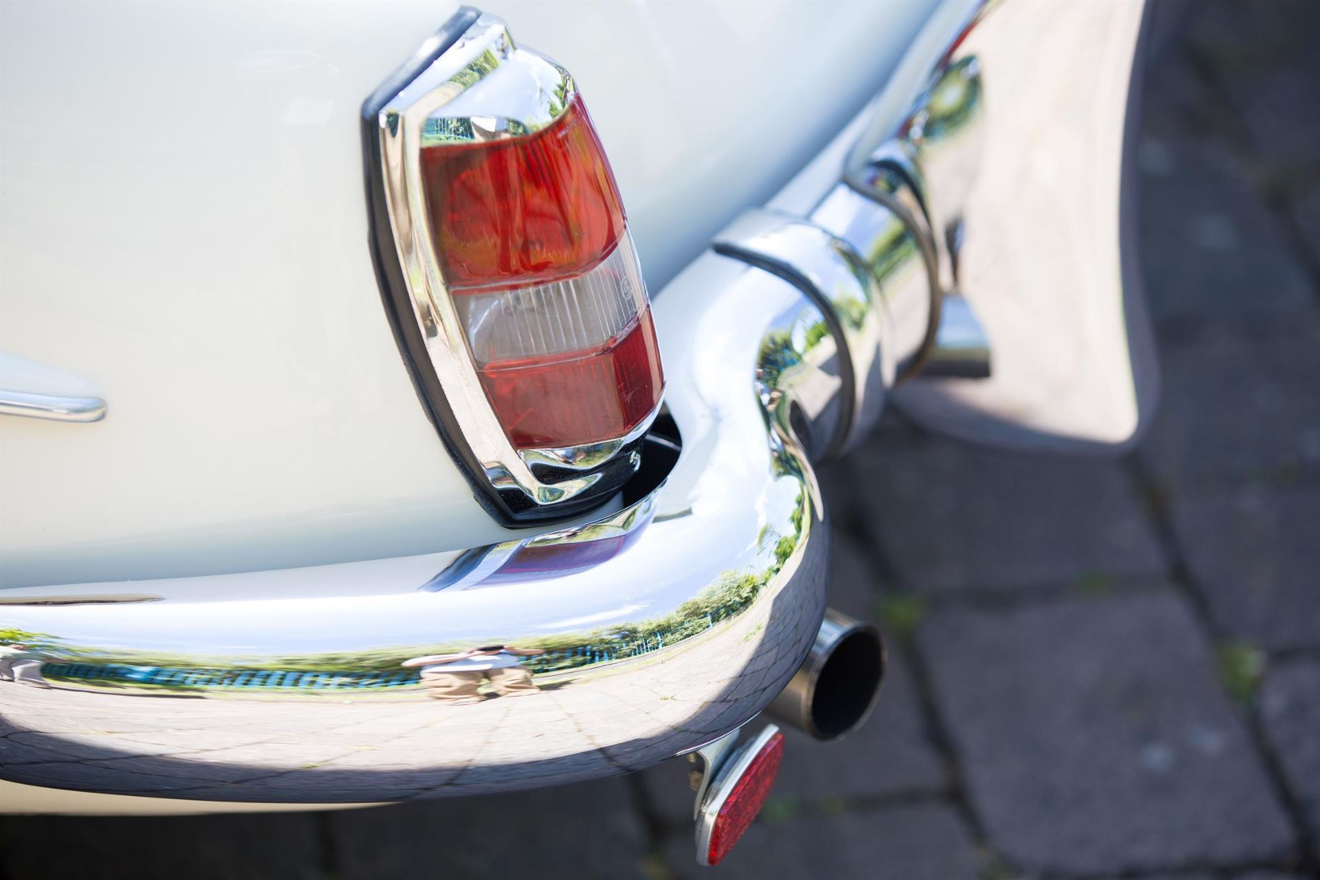 1962 Mercedes-Benz 190 SL with Hardtop - Right-Hand Drive - Image 9 of 19