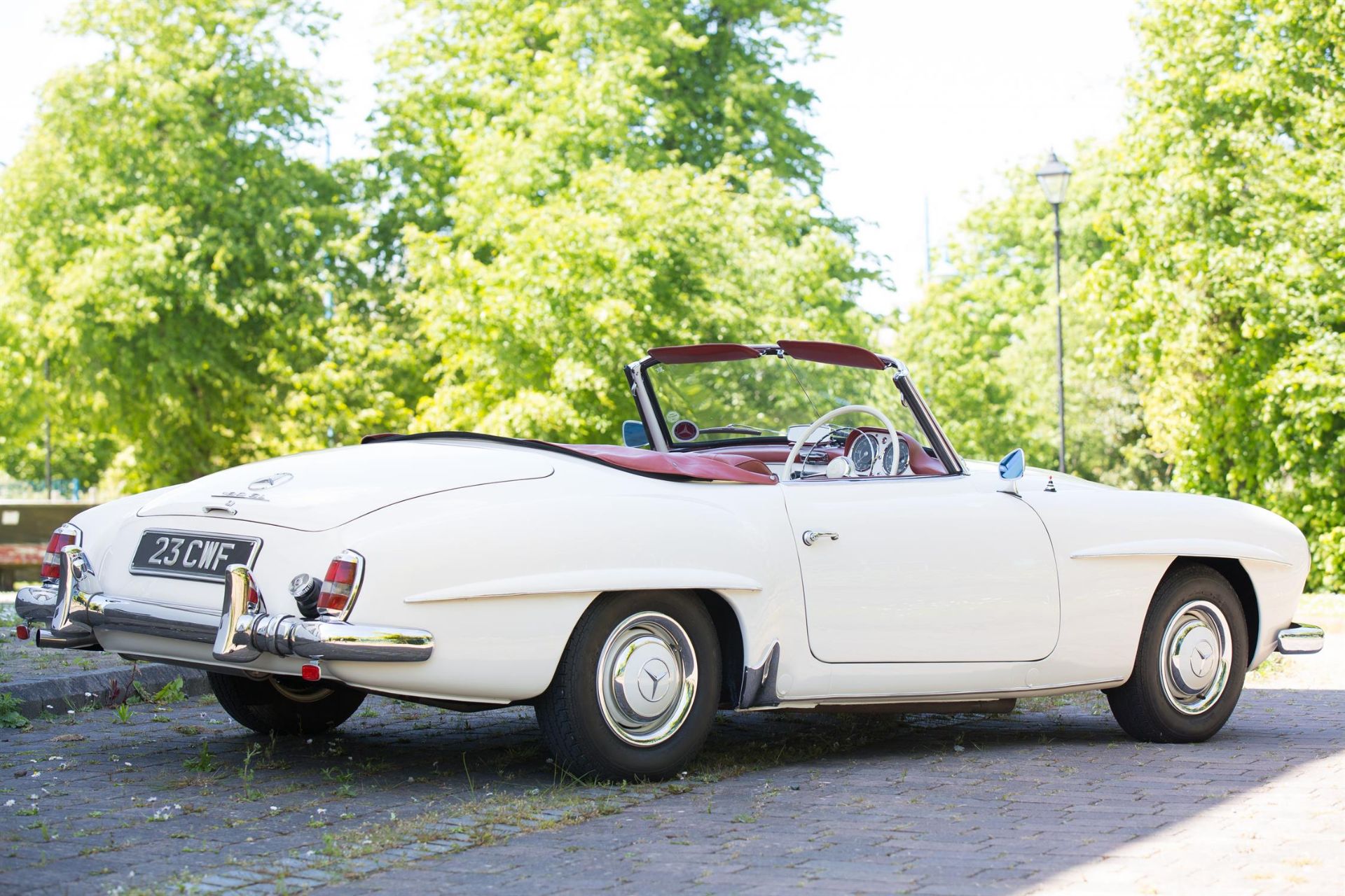 1962 Mercedes-Benz 190 SL with Hardtop - Right-Hand Drive - Image 7 of 19